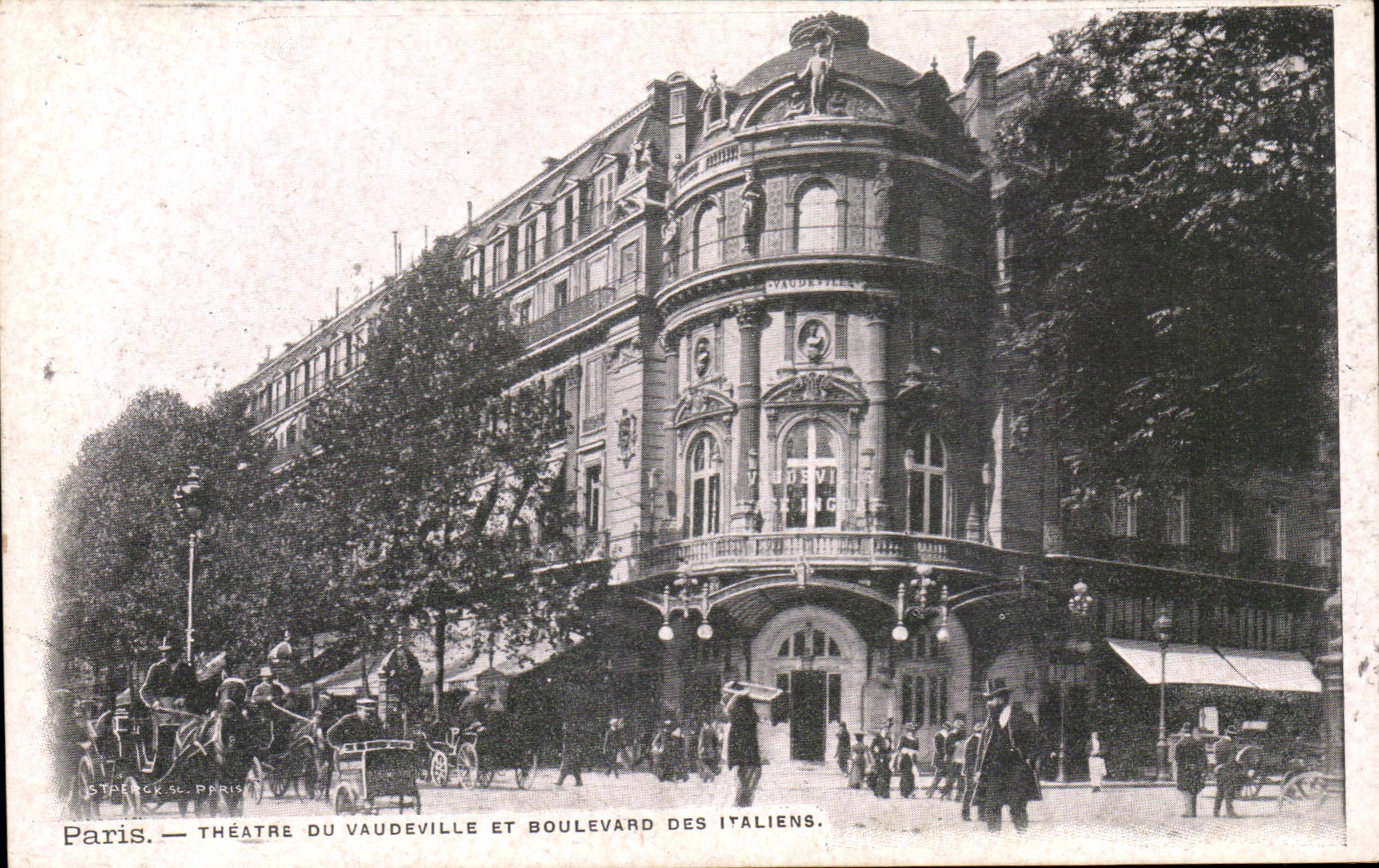 Paris CPA Le Theatre du Vaudeville et boulevard des Italiens