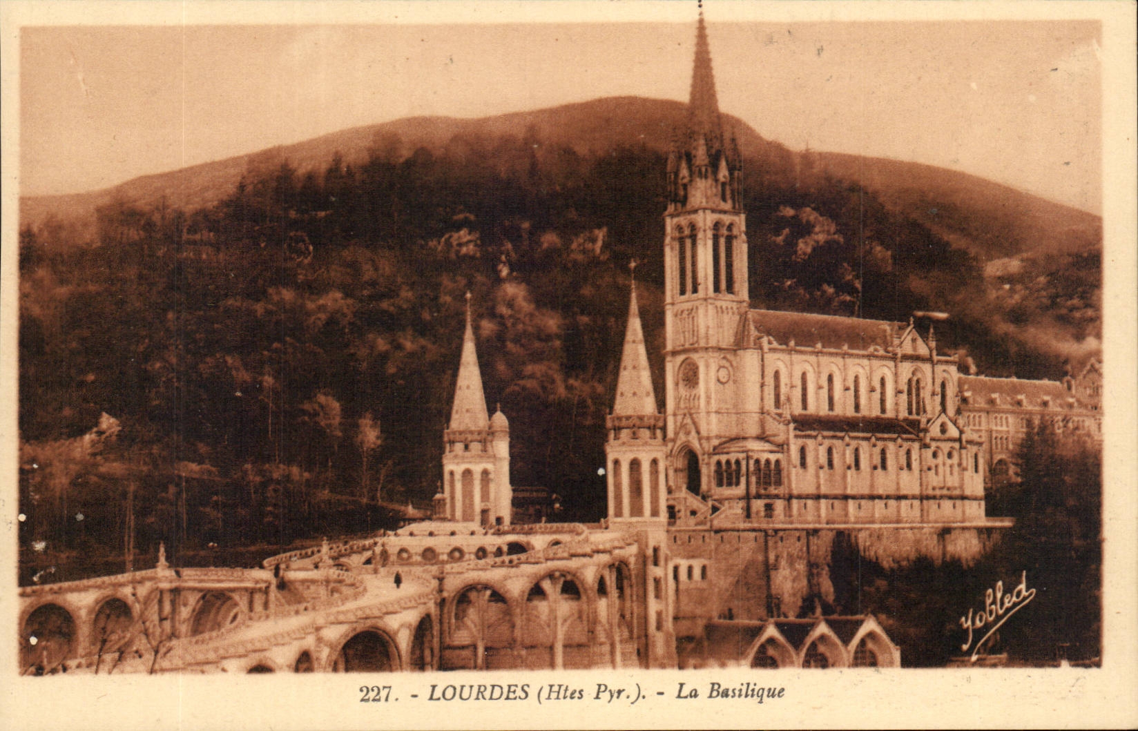 Lourdes - the Basilica - CPA