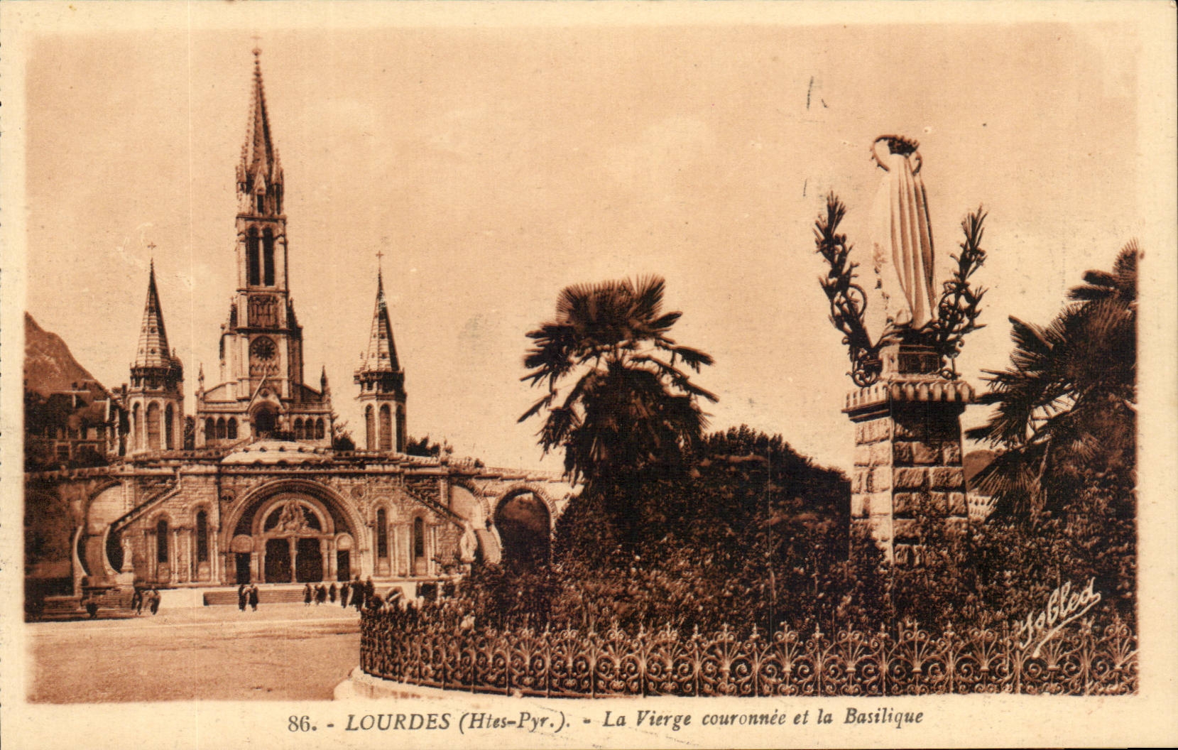 Lourdes - the Couronee Virgin and Basilica CPA