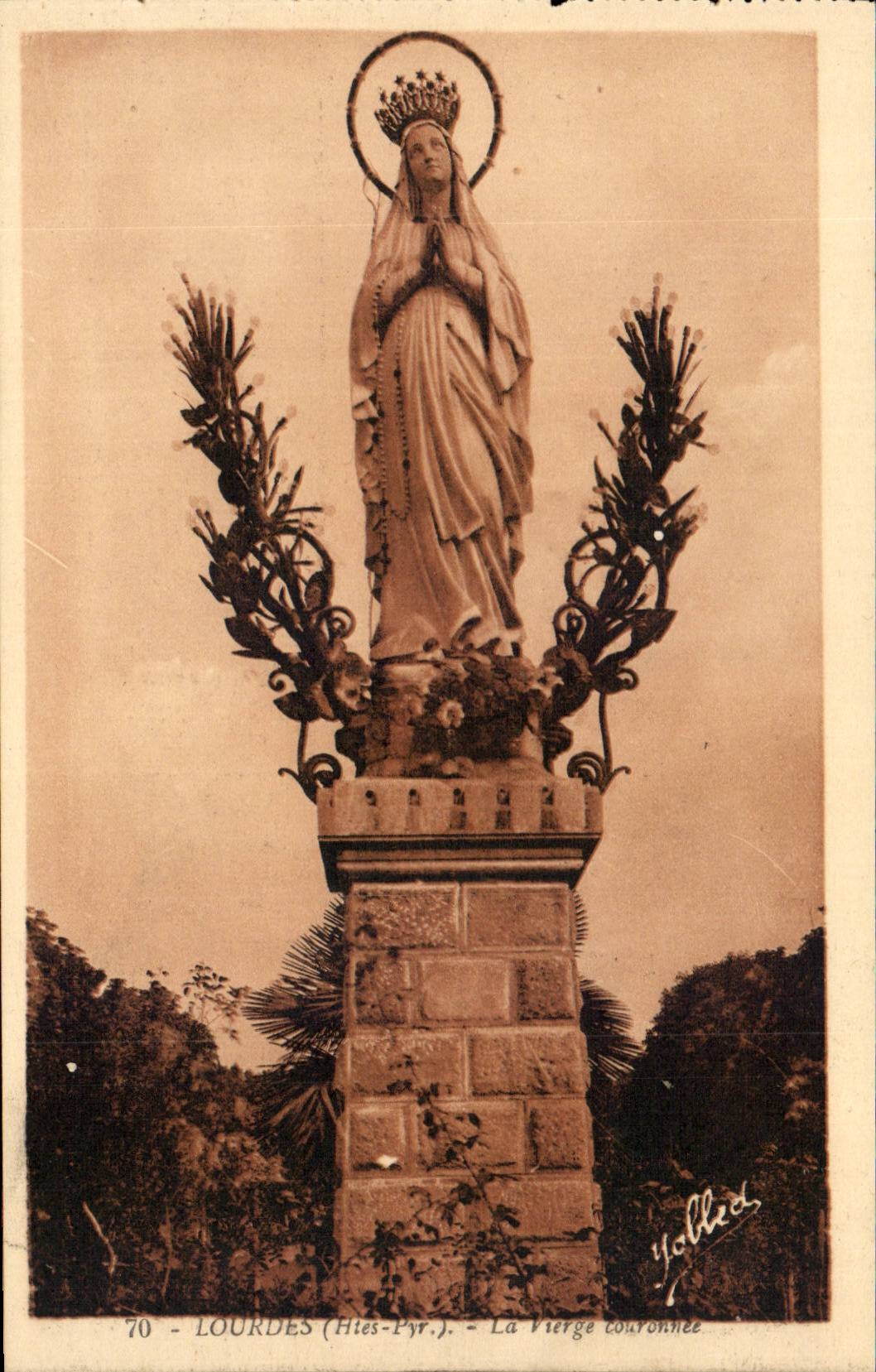 Lourdes - the Virgin Couronee CPA