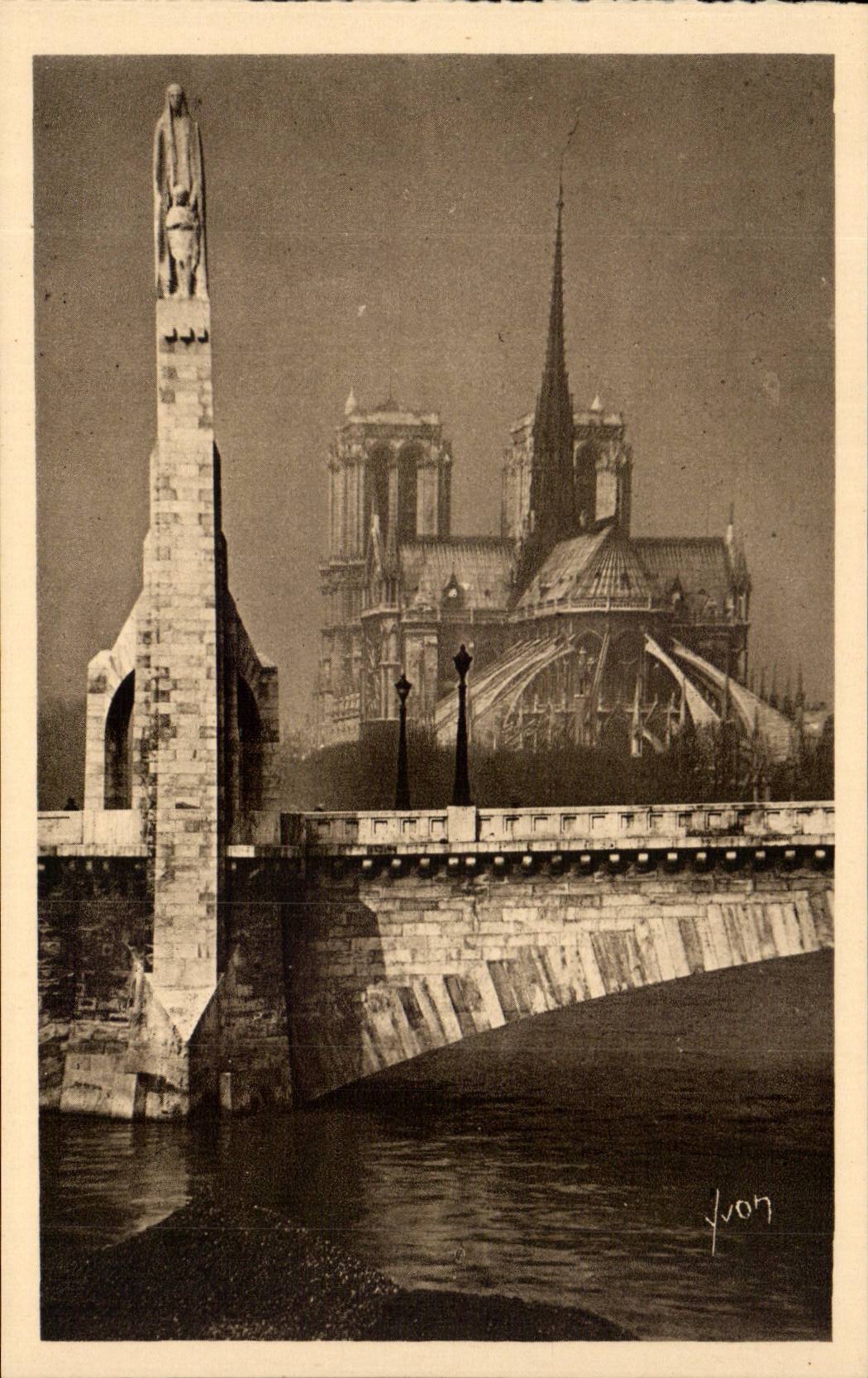 Paris - 4 - Notre Dame et Statue Ste Genevieve CPA