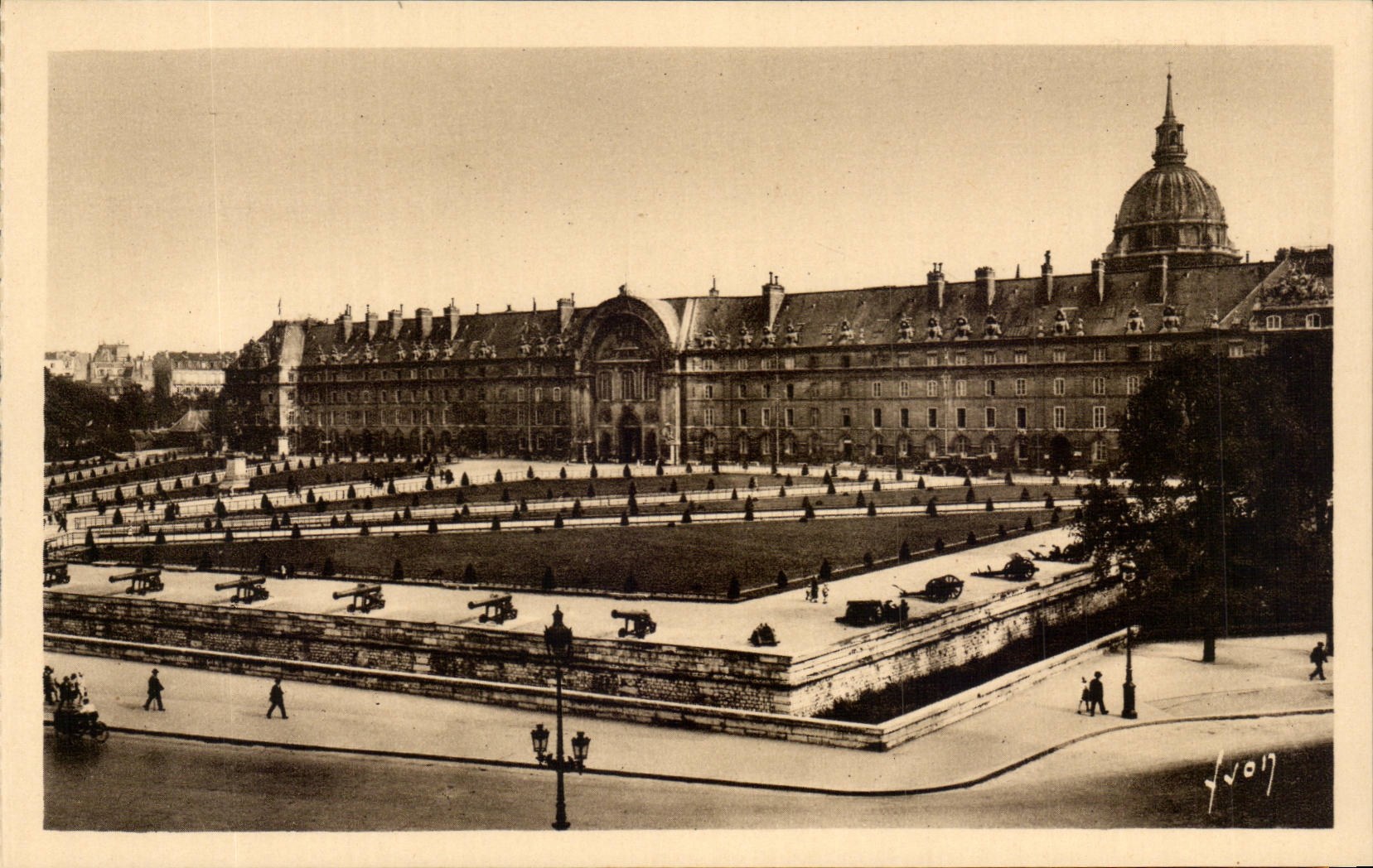 Paris - 7 - the Hotel Invalides seen Esplanade CPA