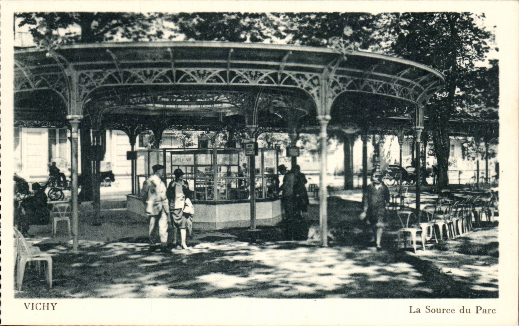 Vichy - La Source du Parc - CPA 