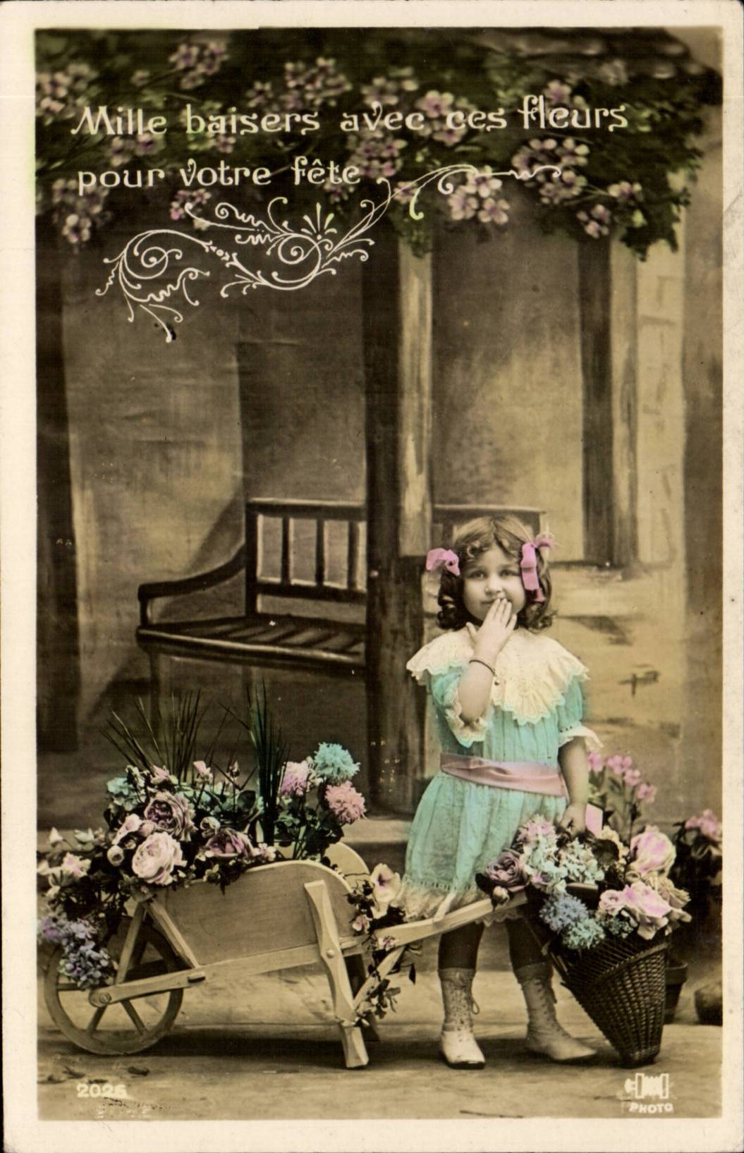 Fantasy - Children - Thousand Kisses with these flowers - Beautiful little girl - CPA