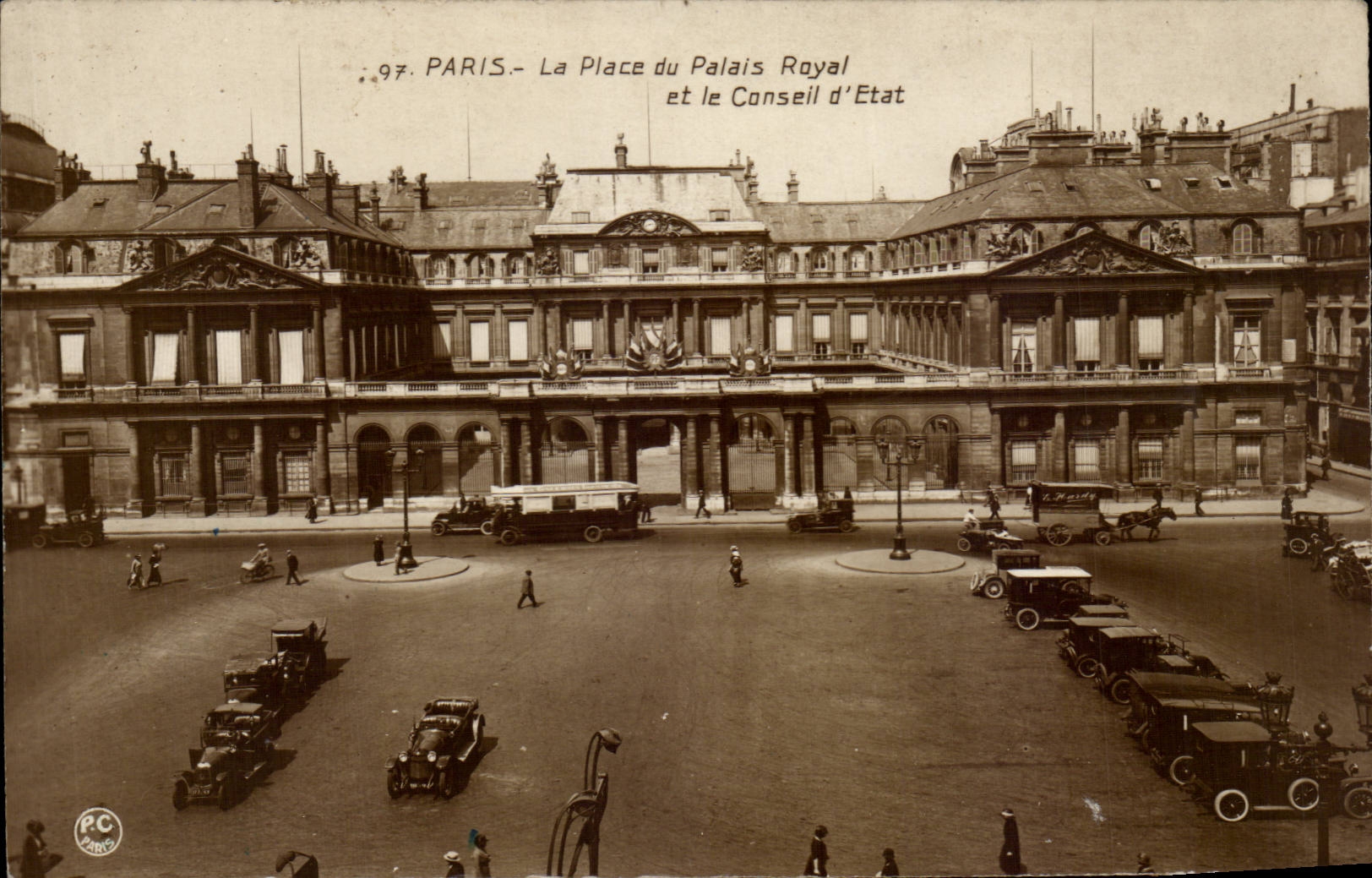 Paris -1 - La Place du Palais Royale et le Conseil d'Etat - CPA