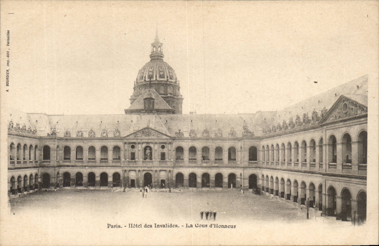 Paris - 7 - Hotel of Invalides - Main courtyard CPA