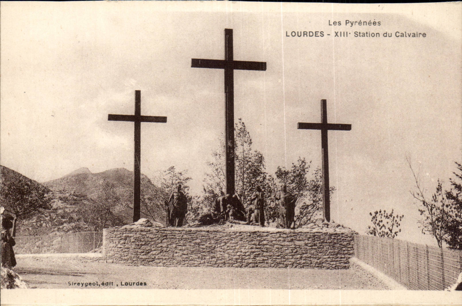 Lourdes - XIII Station of Martyrdom CPA