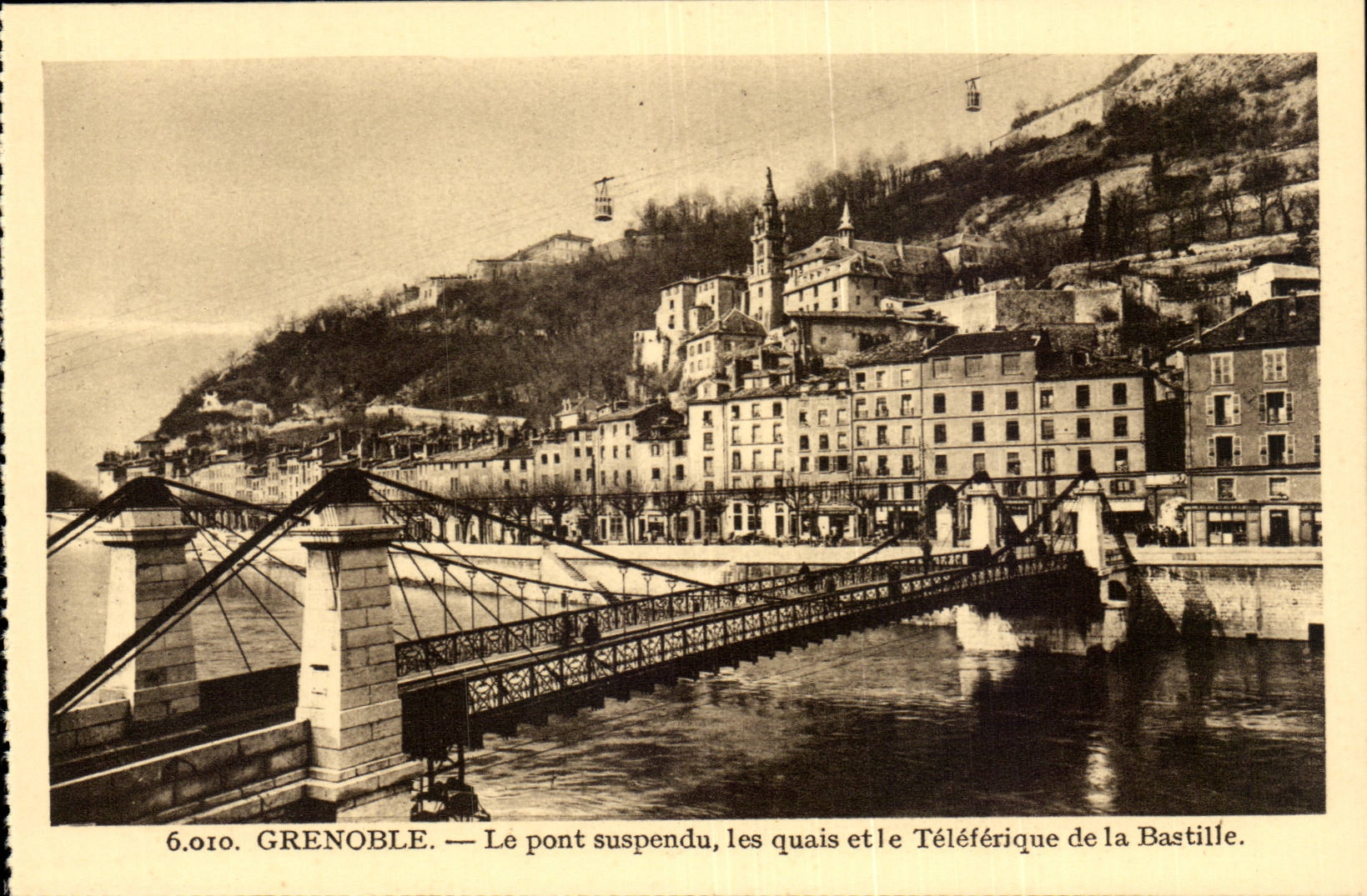 Grenoble - die verschobene Brucke - Kais und Teleferic CPA
