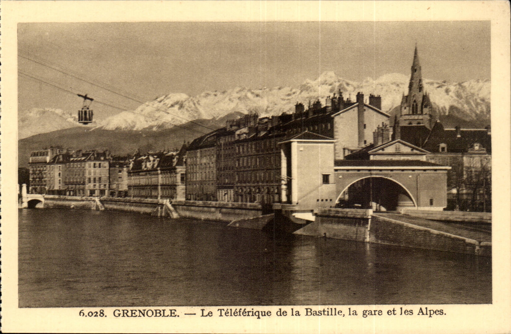 Grenoble - Teleferic der Bastille - Bahnstation und die Alpen CPA