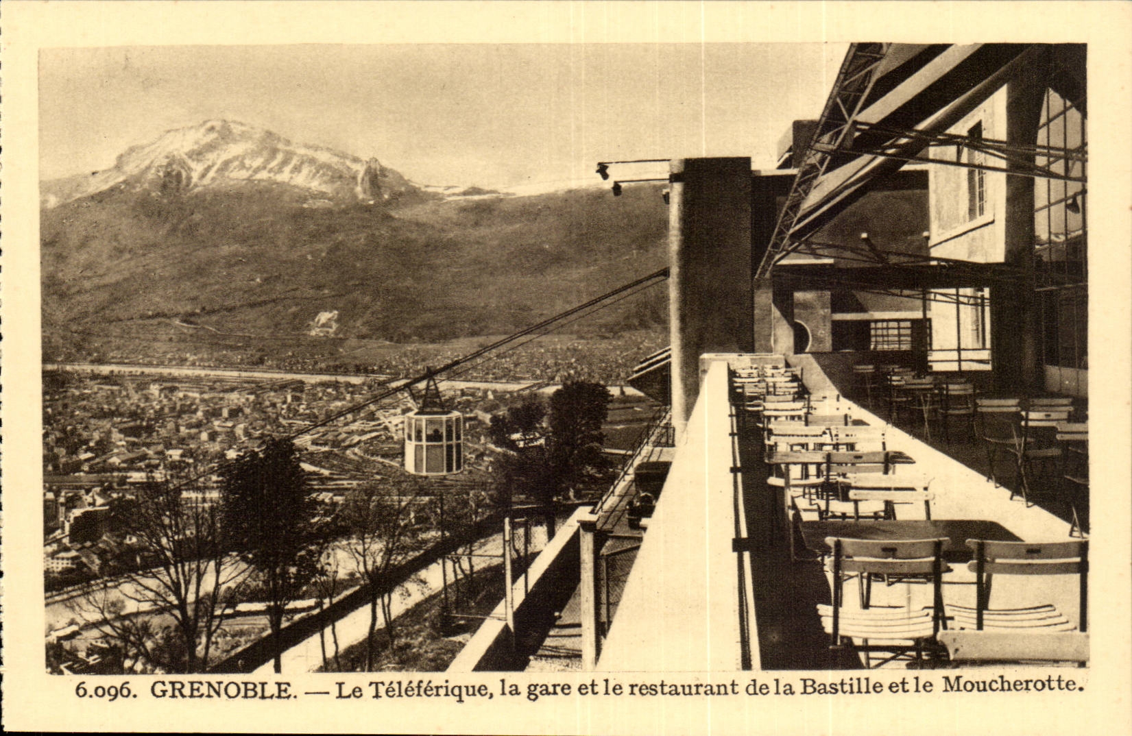 Grenoble - die Teleferic Bahnstation und die Gaststatte von Bastilleet Moucherotte CPA