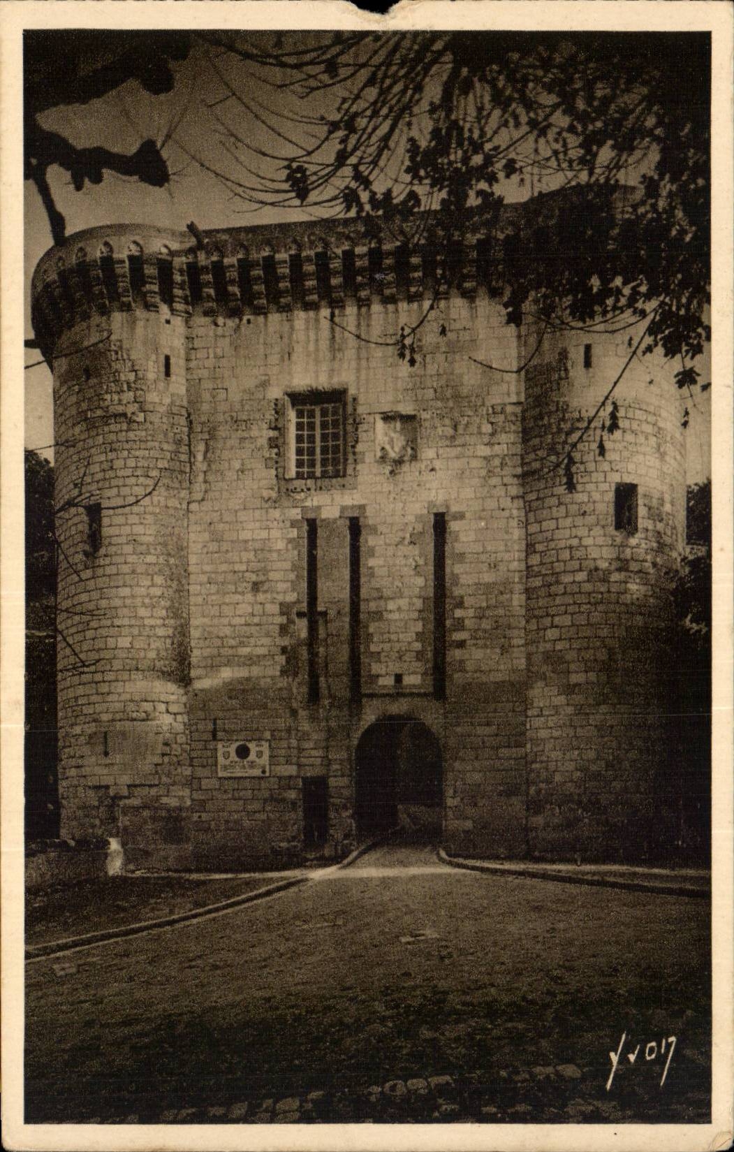 Loaches - the Castle - the Large Gate of enclosure CPA