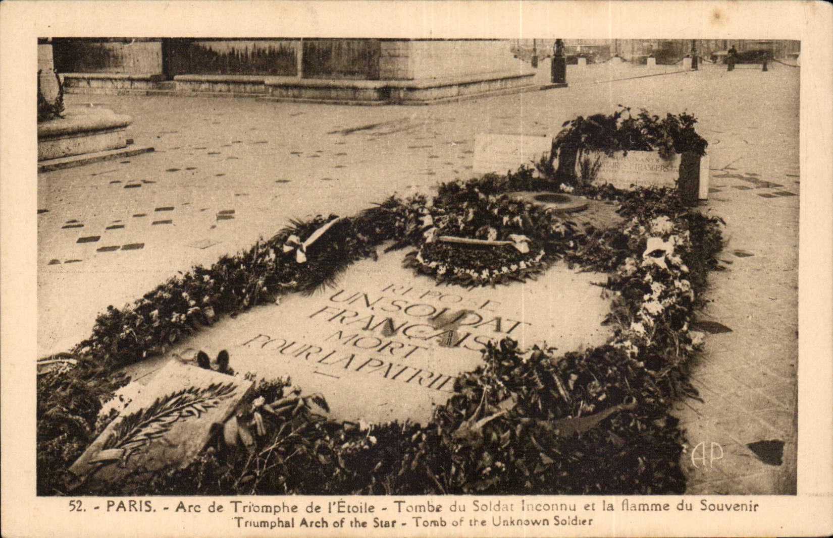 Paris - 8 - Arc de Triomphe of Etoile - Tomb of the Unknown Soldier and the flame of the Souvenir - the CPA