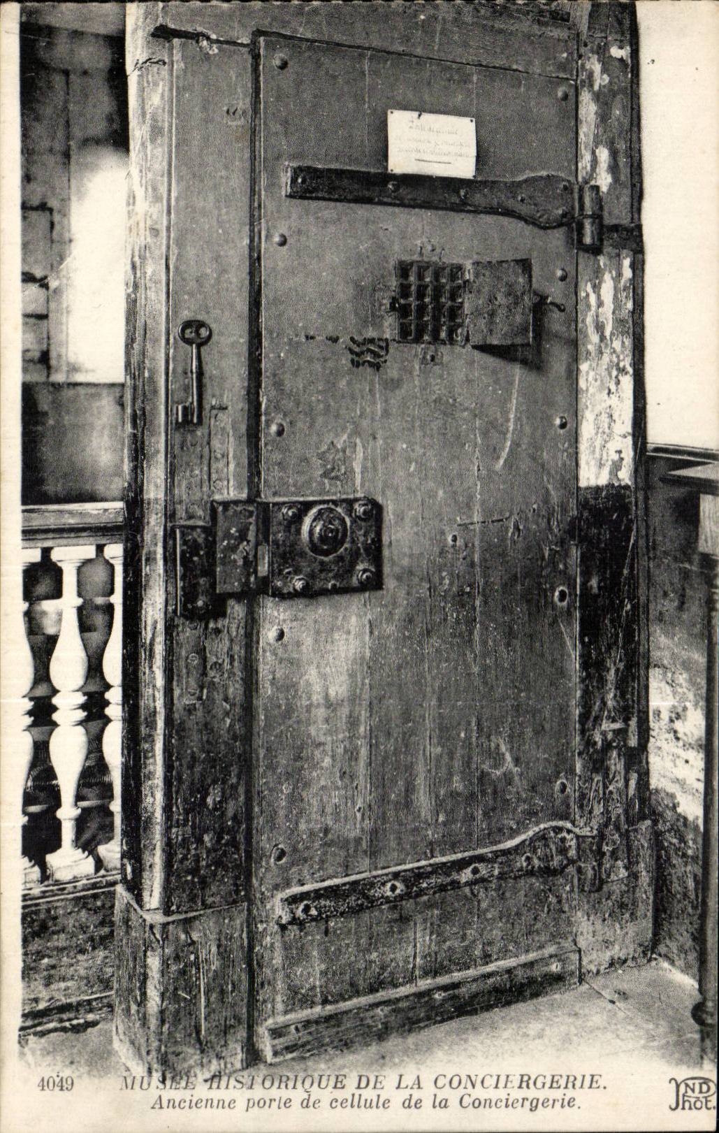 Paris - 1 - La Conciergerie Ancienne porte de cellule - Musee Historique - CPA