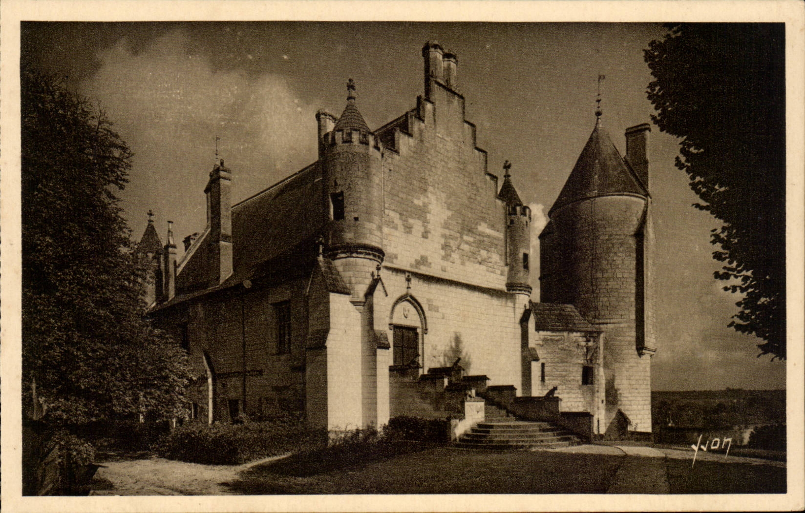 Loaches - the Castle - the Home of the King - CPA