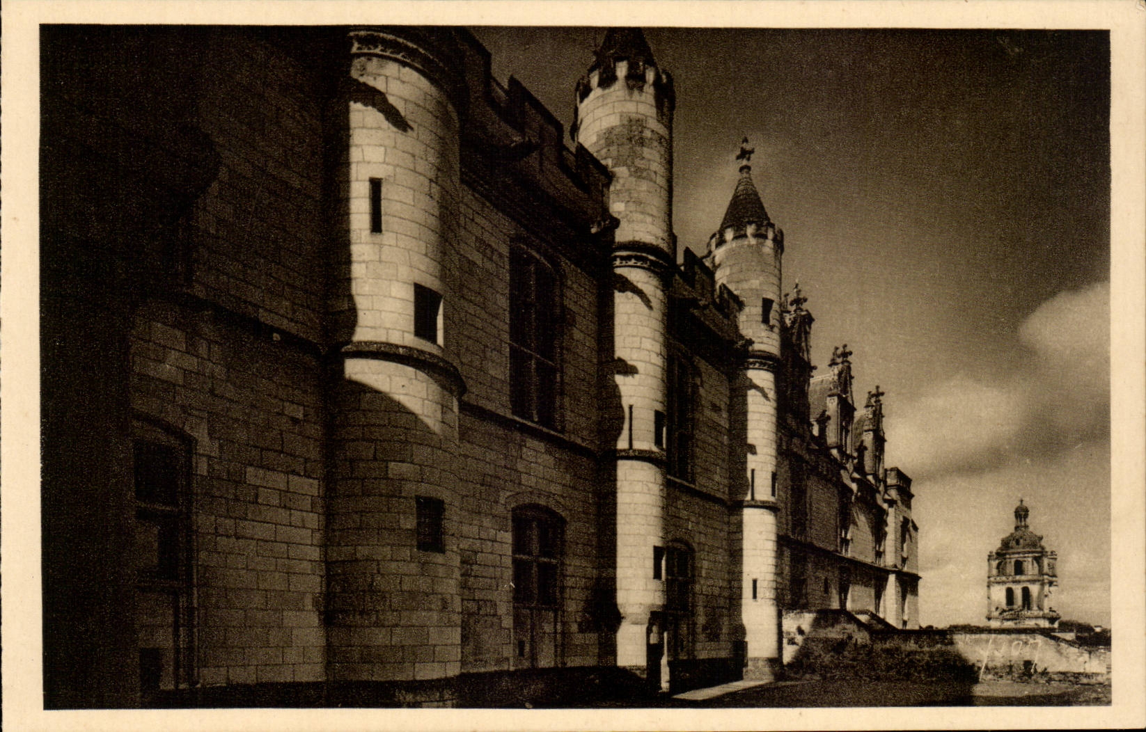 Loaches - the Castle - Eastern Frontage - CPA