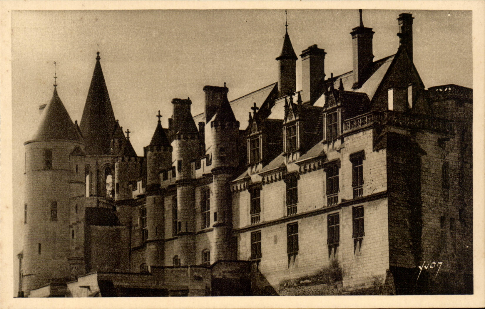 Loaches - the Castle - Eastern Frontage and Turn of Agnes Sorel - CPA