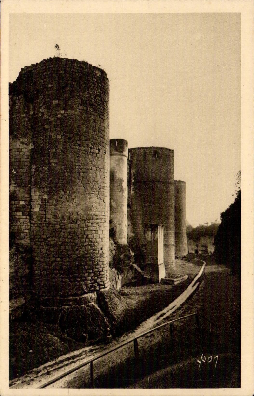 Loaches - the Castle - Western Frontage CPA