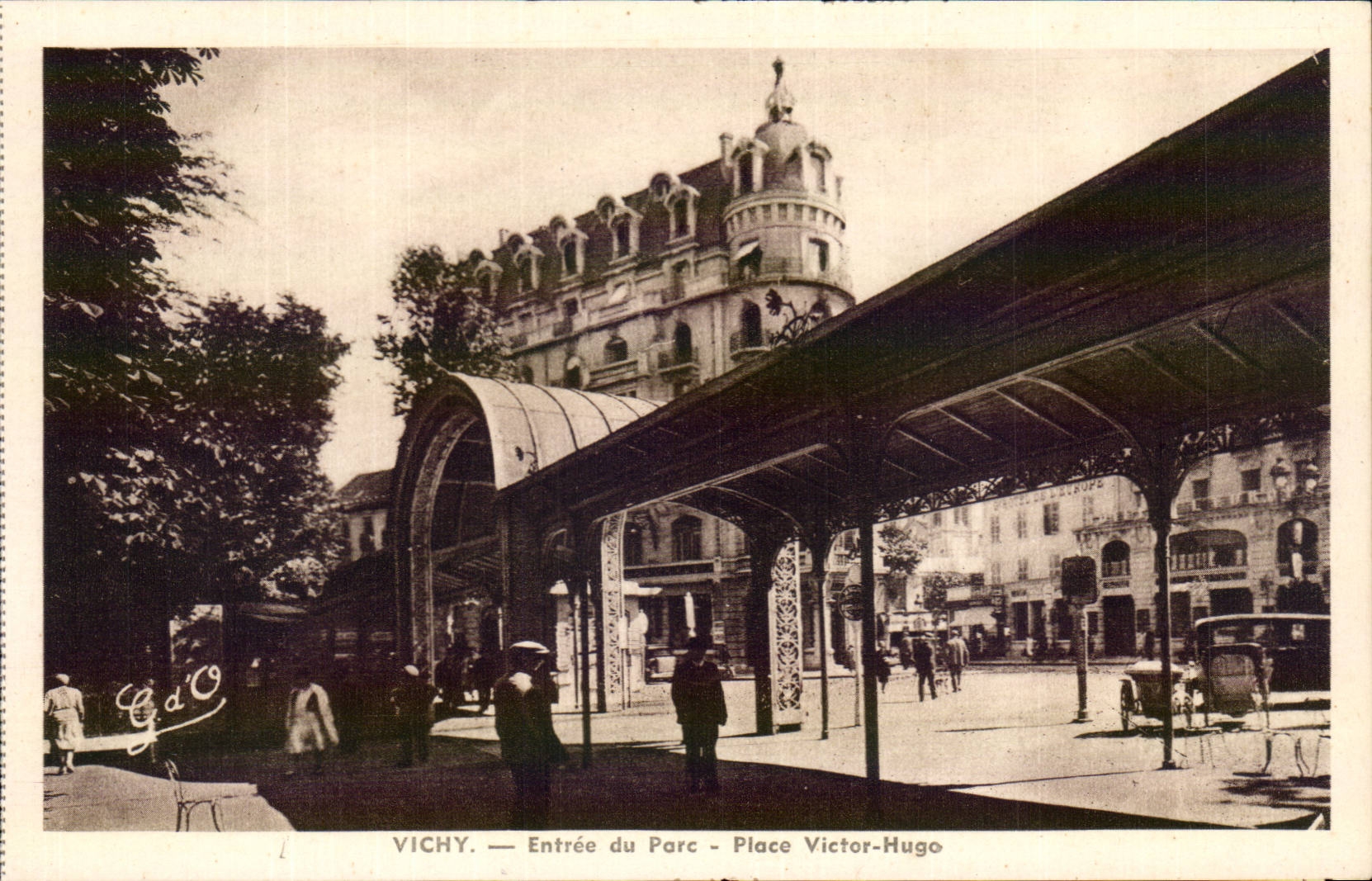 Vichy - Entree du Parc - Place Victor Hugo CPA 