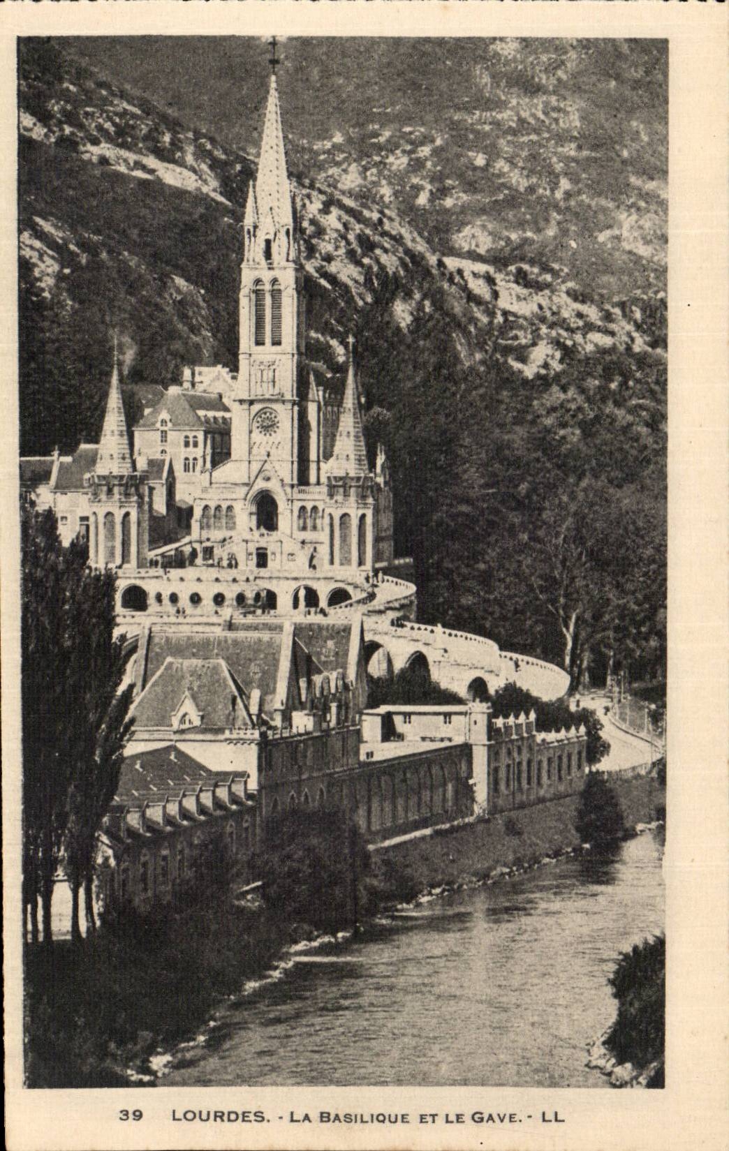 Lourdes - the Basilica and Gave CPA