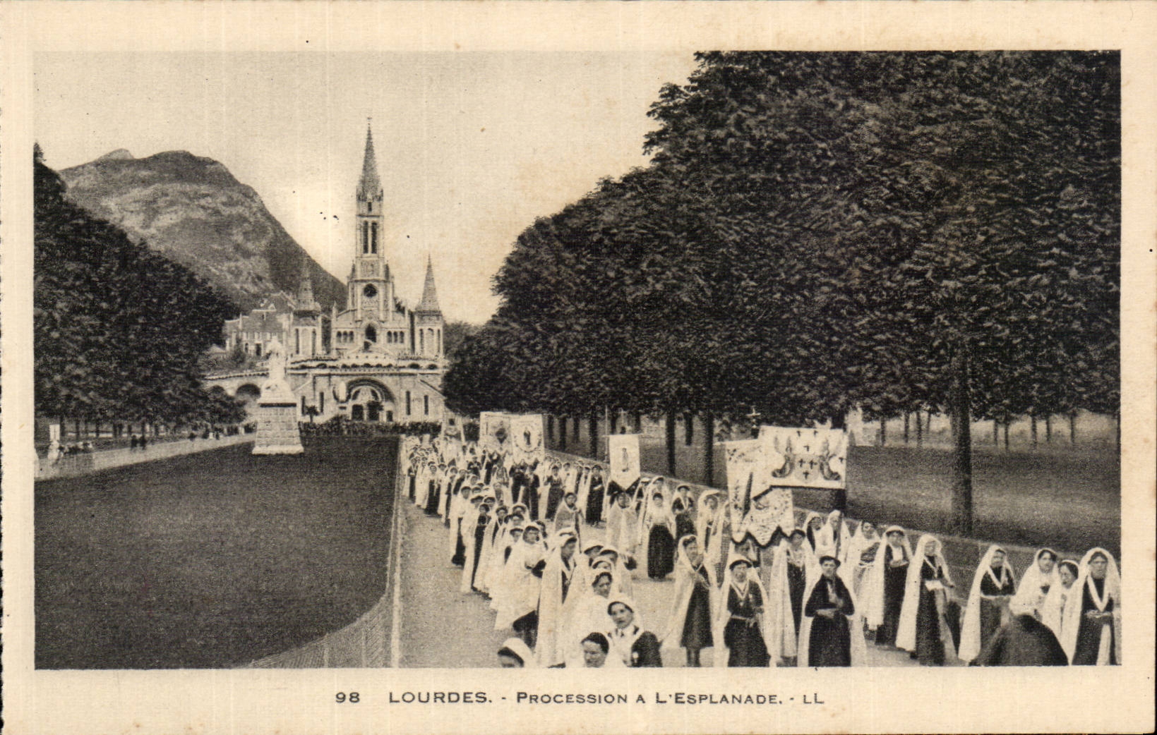 Lourdes - Procession of Esplanade CPA