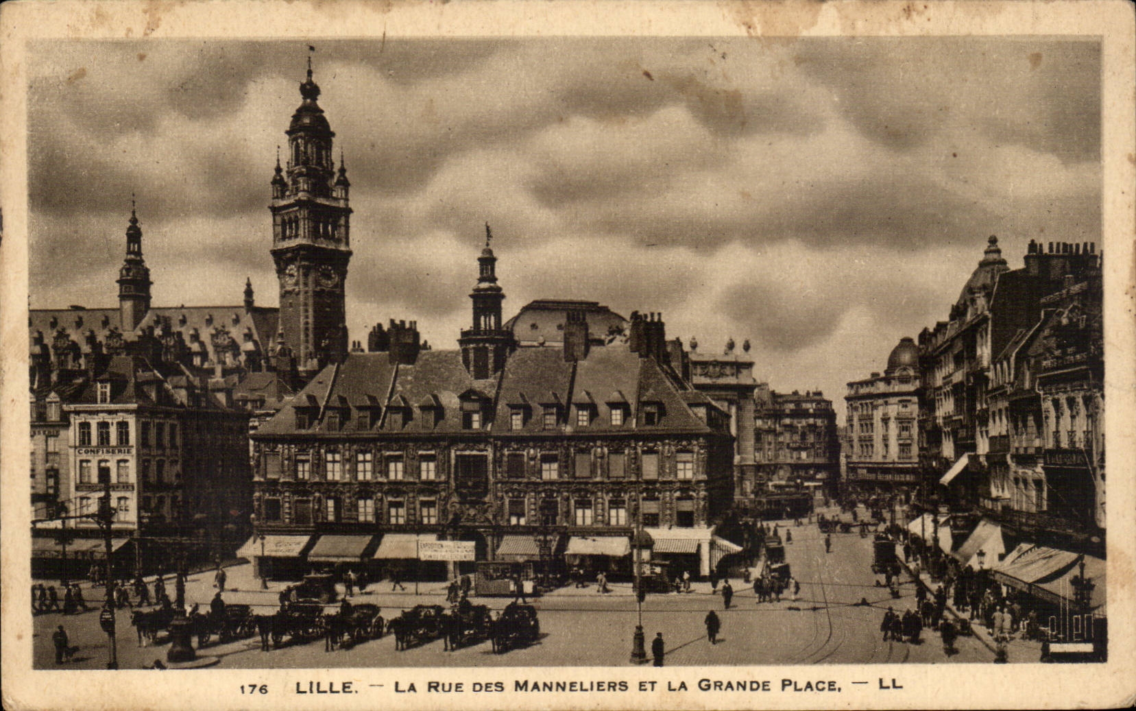 CPA Lille the street of Manneliers and the large one places