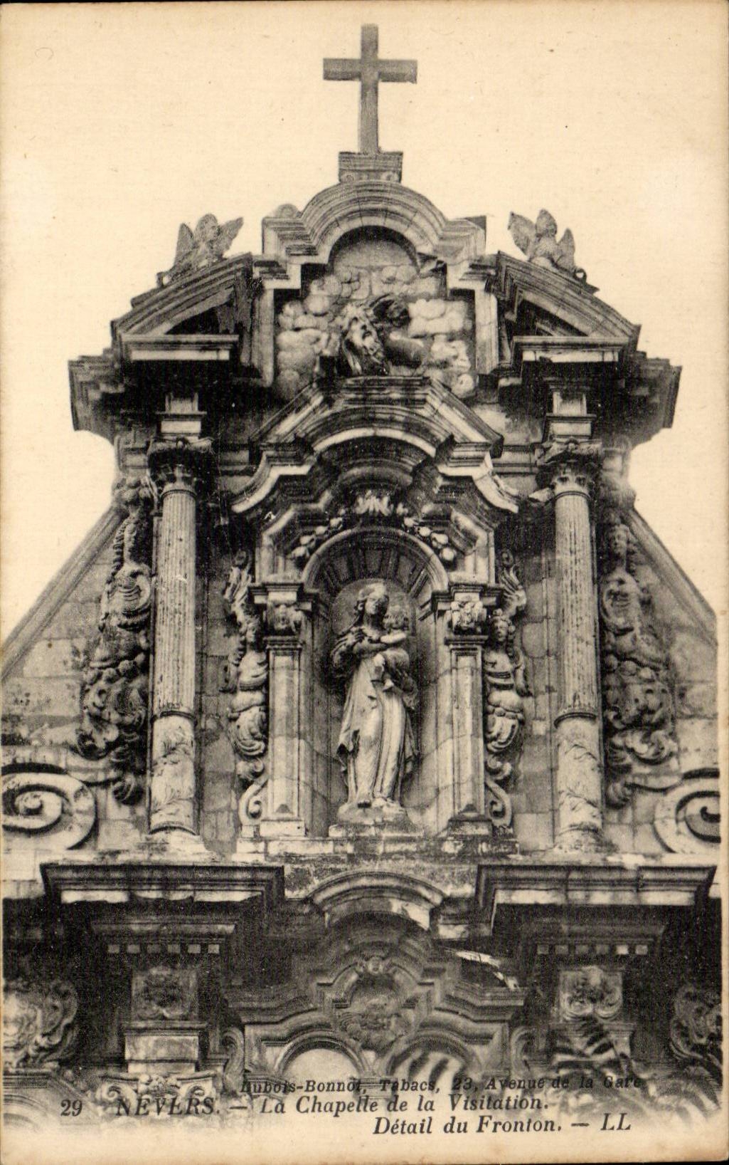 CPA Nevers the vault of the Visitation Detail of the pediment