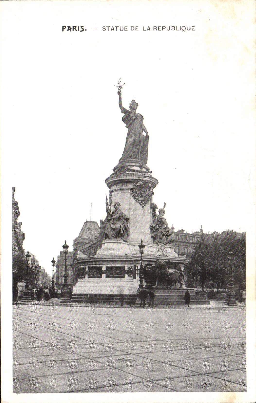 Paris CPA Statue of the Republic (lion)
