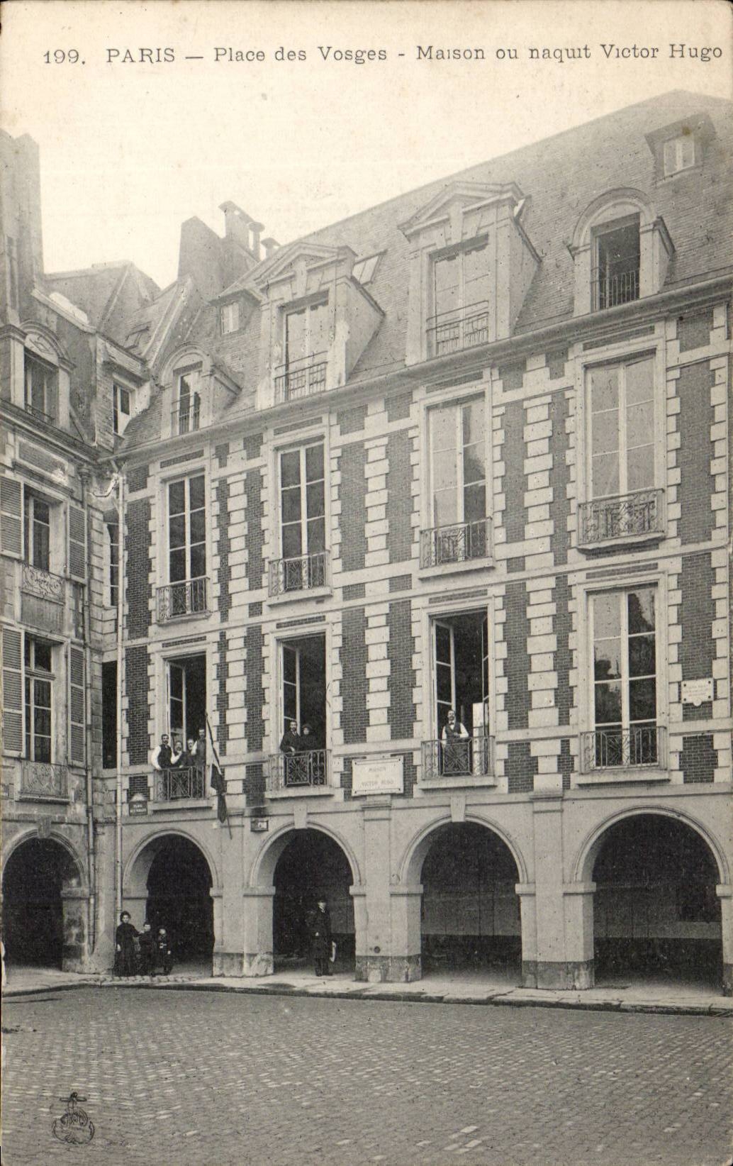 Paris CPA Places from the Vosges Maison or was born Victor Hugo