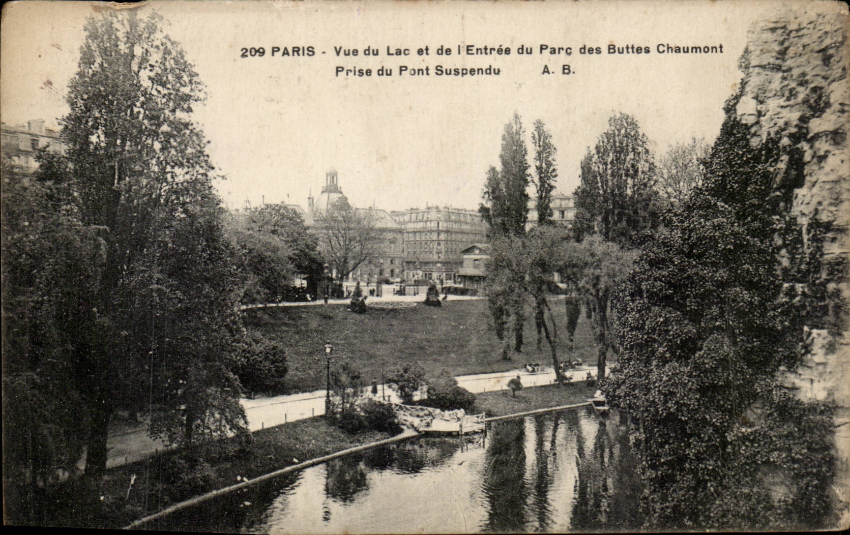 Paris CPA Seen of the lake and Entering of the park of the Chaumont Hillocks taken of the suspension bridge