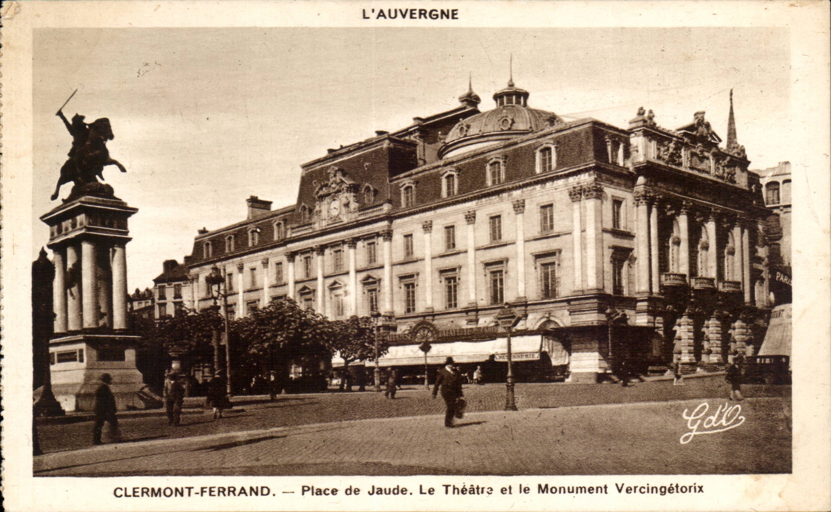 Orte Clermont-ferrandCPA von Jaude das Theater und das Vercingetorix Denkmal
