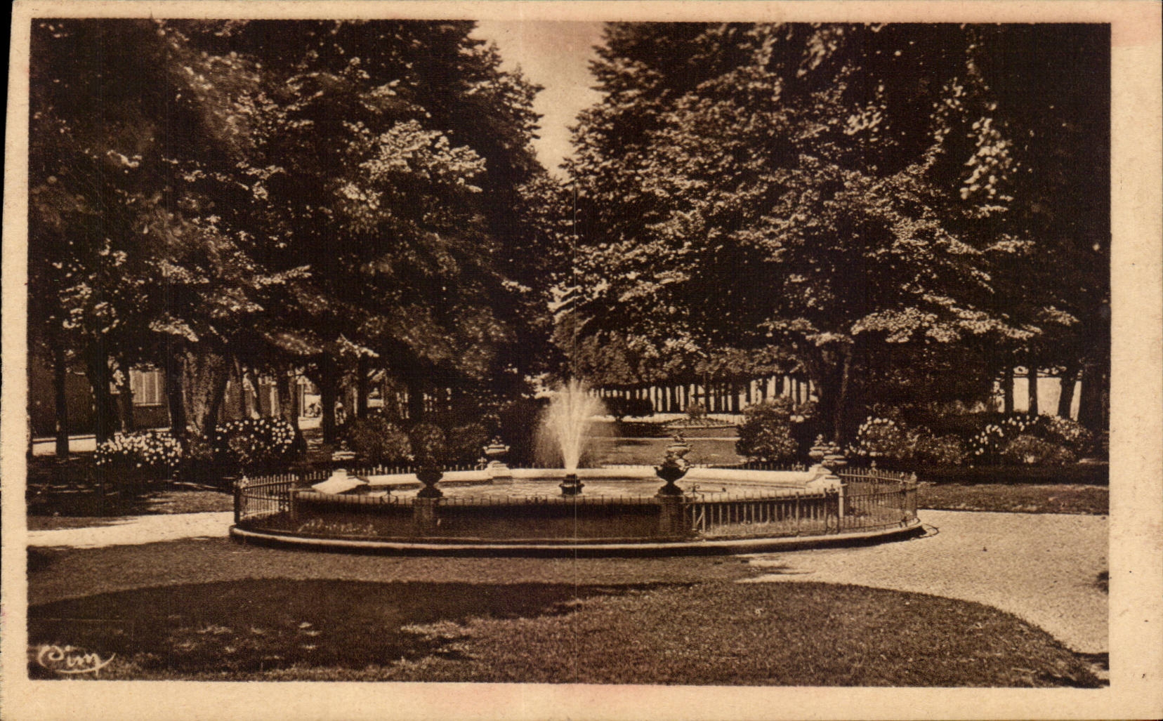 CPA Sens the green carpet and its water jet