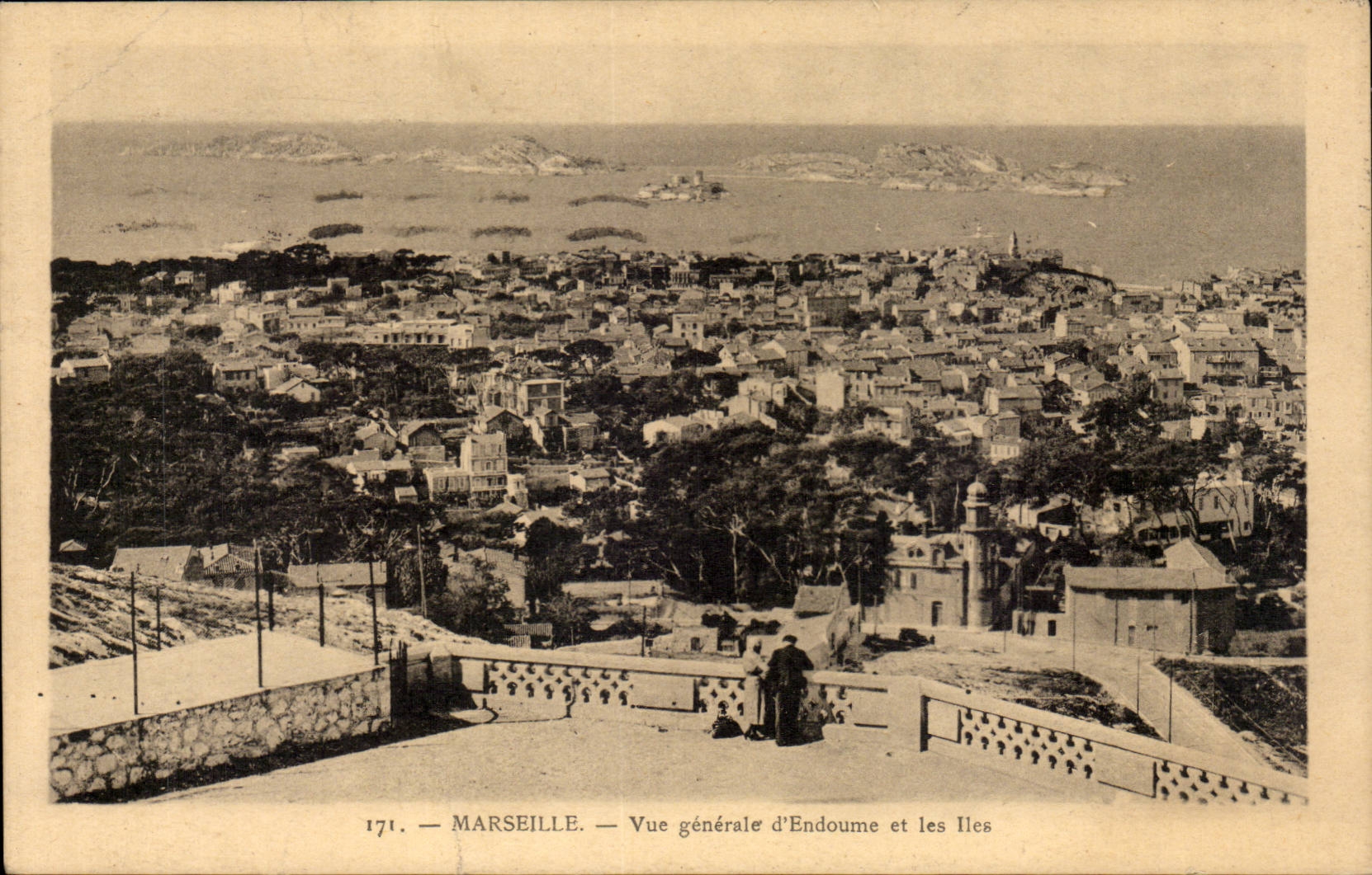 CPA Marseille Vue generale d'Endoume et les iles