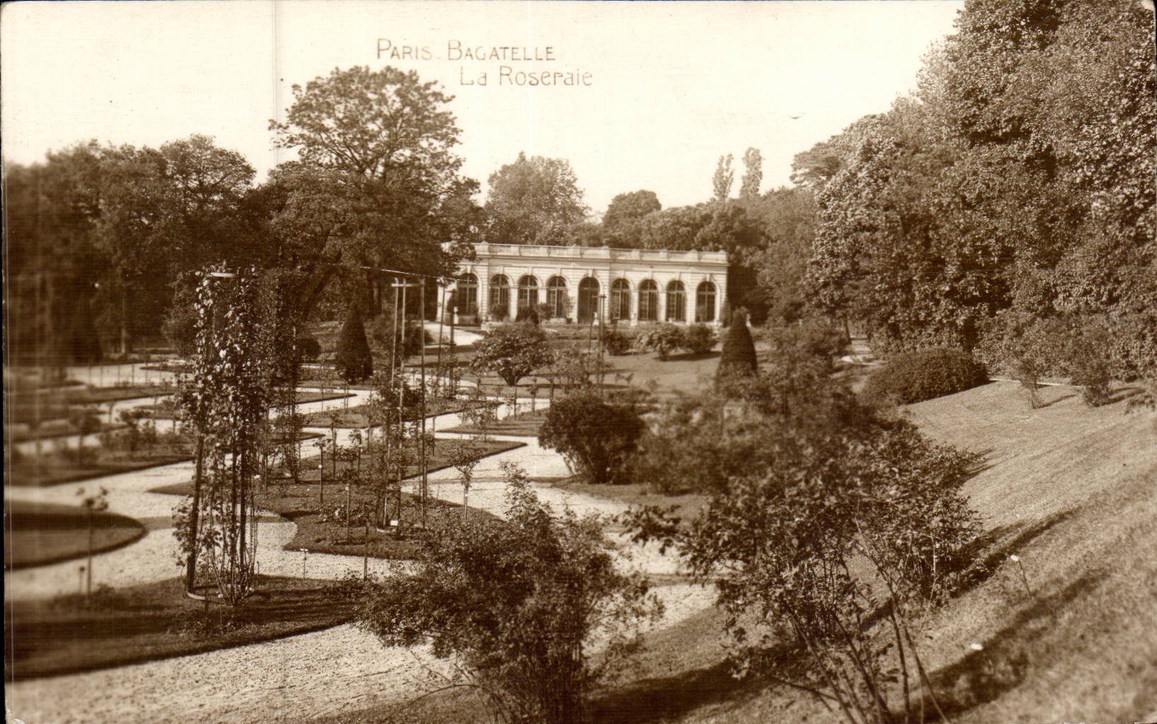 Paris CPA Bagatelle La Roseraie