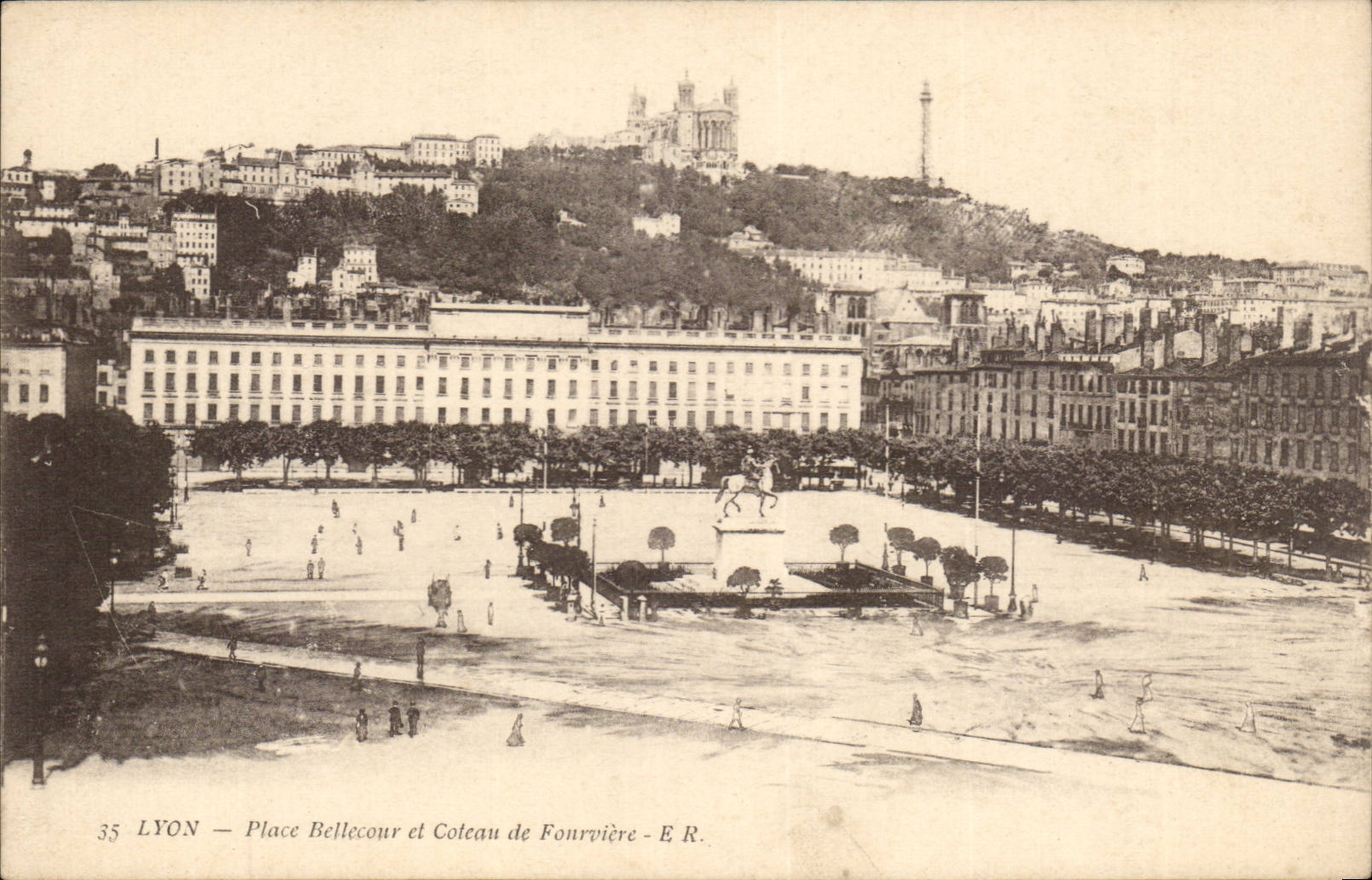 CPA Lyon Places Bellecour and slope of Fourviere