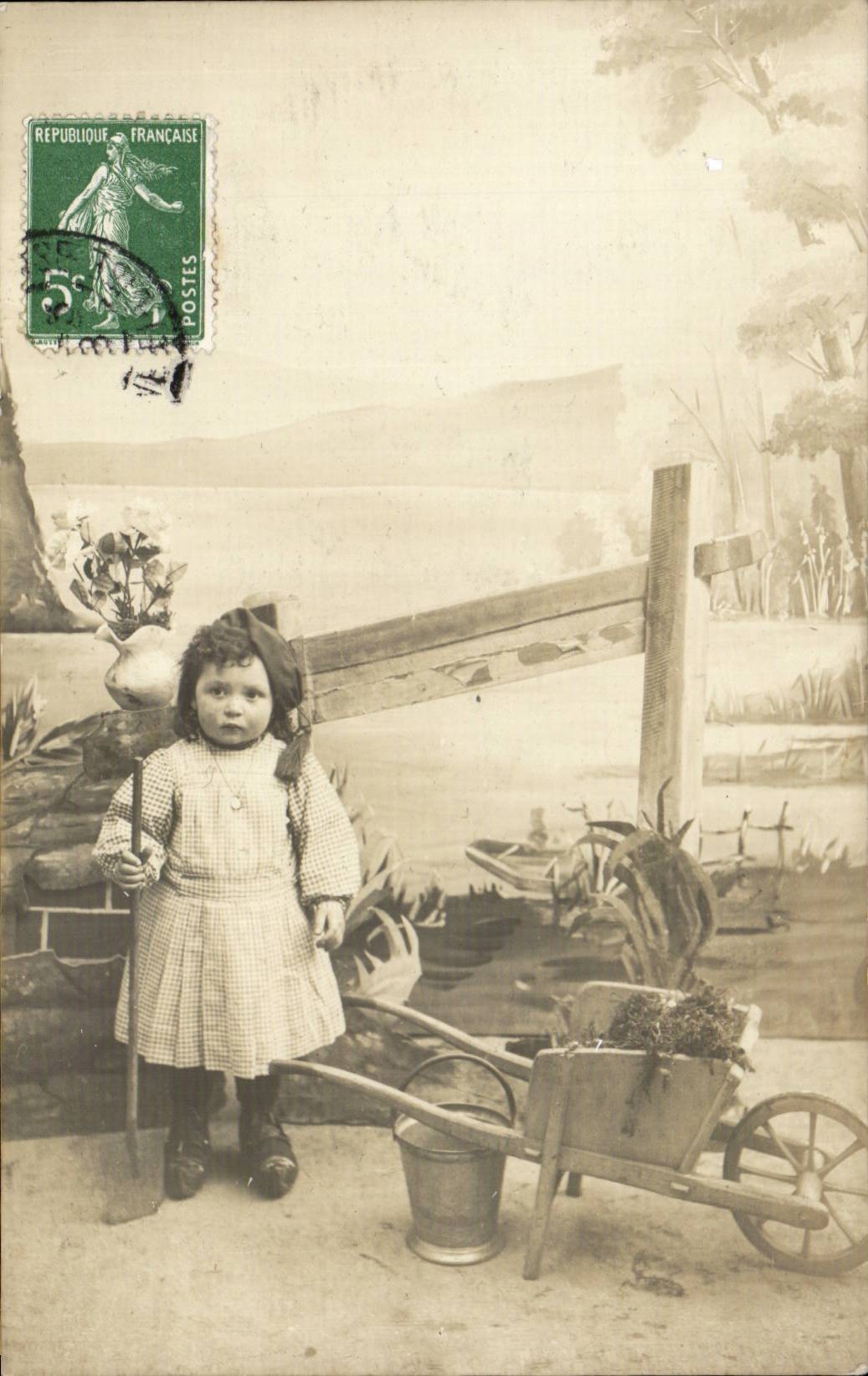 Fantasy - Child - Small child with wheelbarrow and metal bucket - CPA