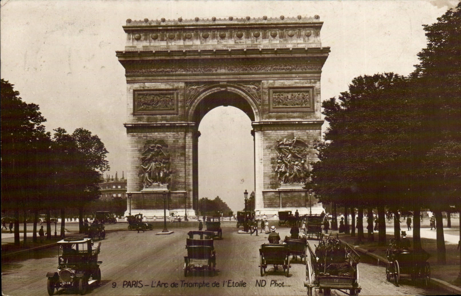 Paris - 8 - Arc de Triomphe - automobile - the CPA - has ir ¹