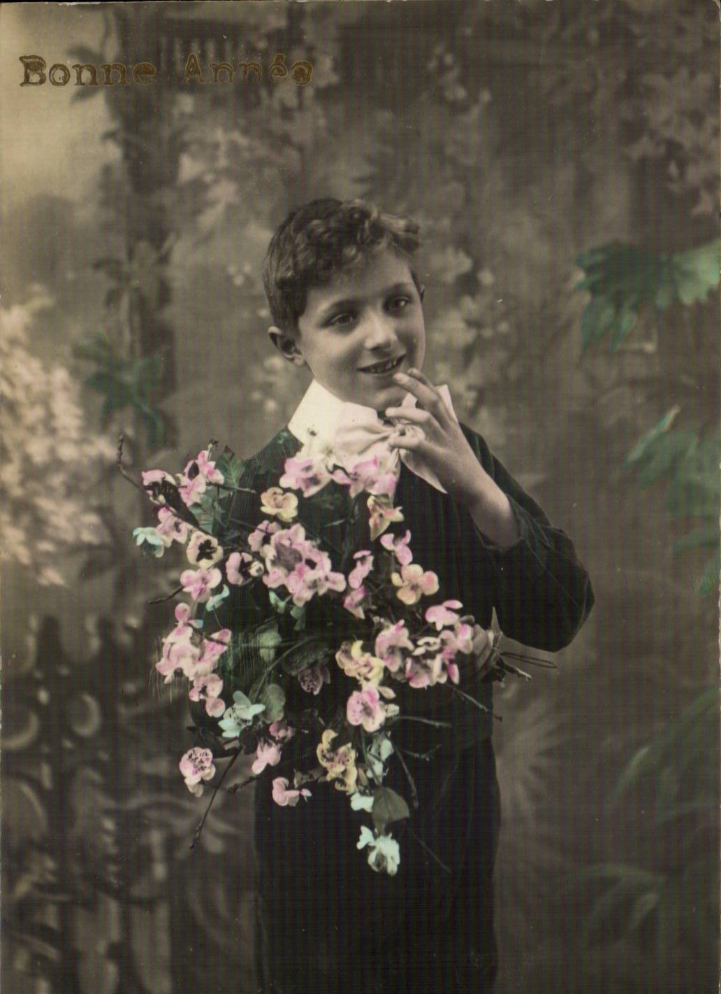 Fantasy - Children - Little Servant boy with Flowers - Flowers CPA
