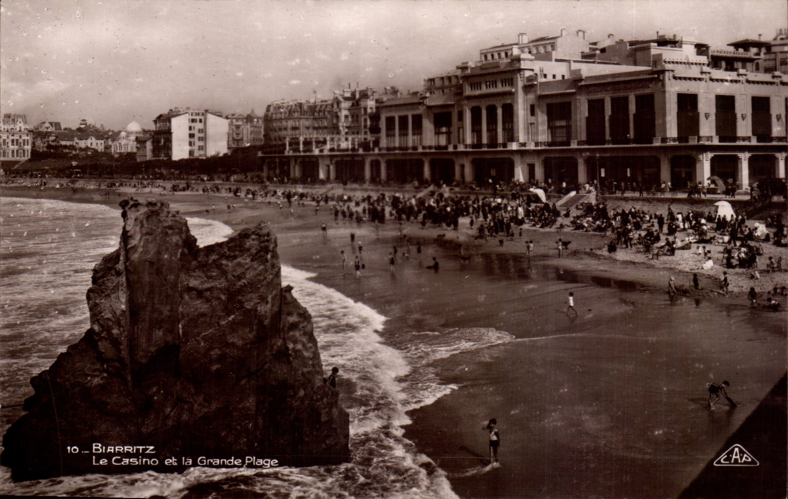 Biarritz - Le Casino et la Grande Plage - CPA