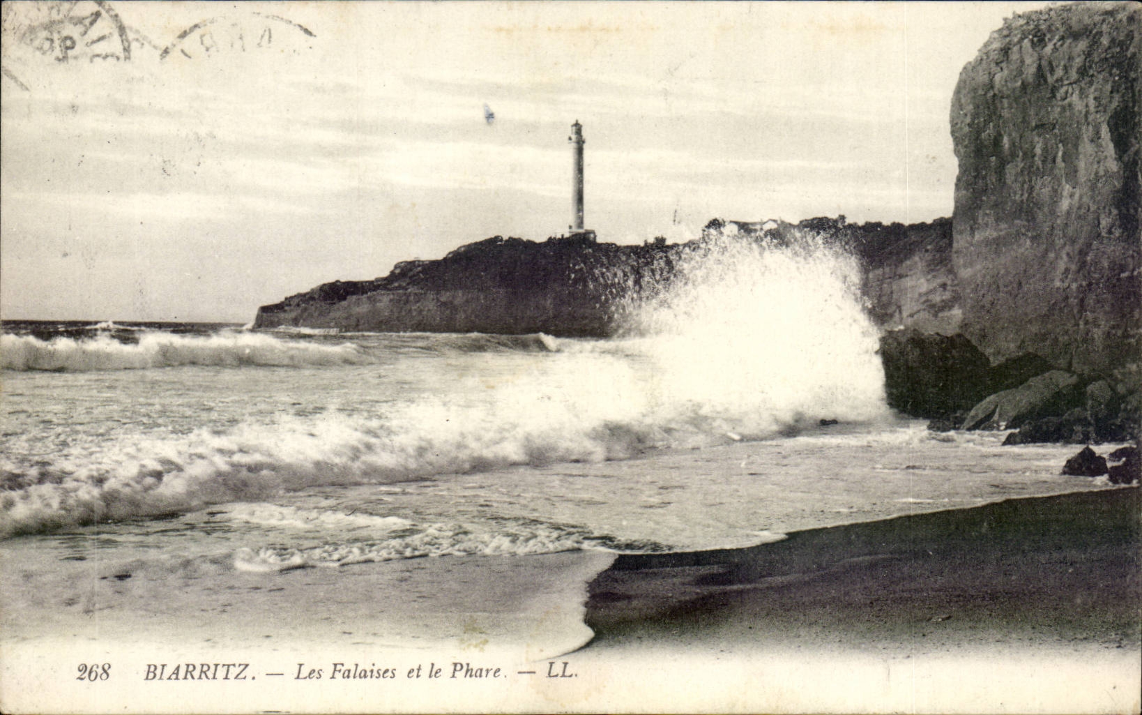 Biarritz - Les Falaises et la Plage - CPA ( phare lighthouse )