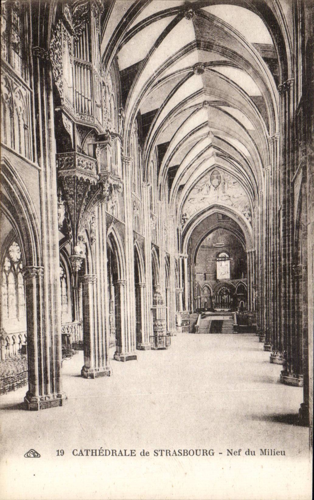 Strasbourg - Strassburg - Nave of the Medium - Cathedral - CPA