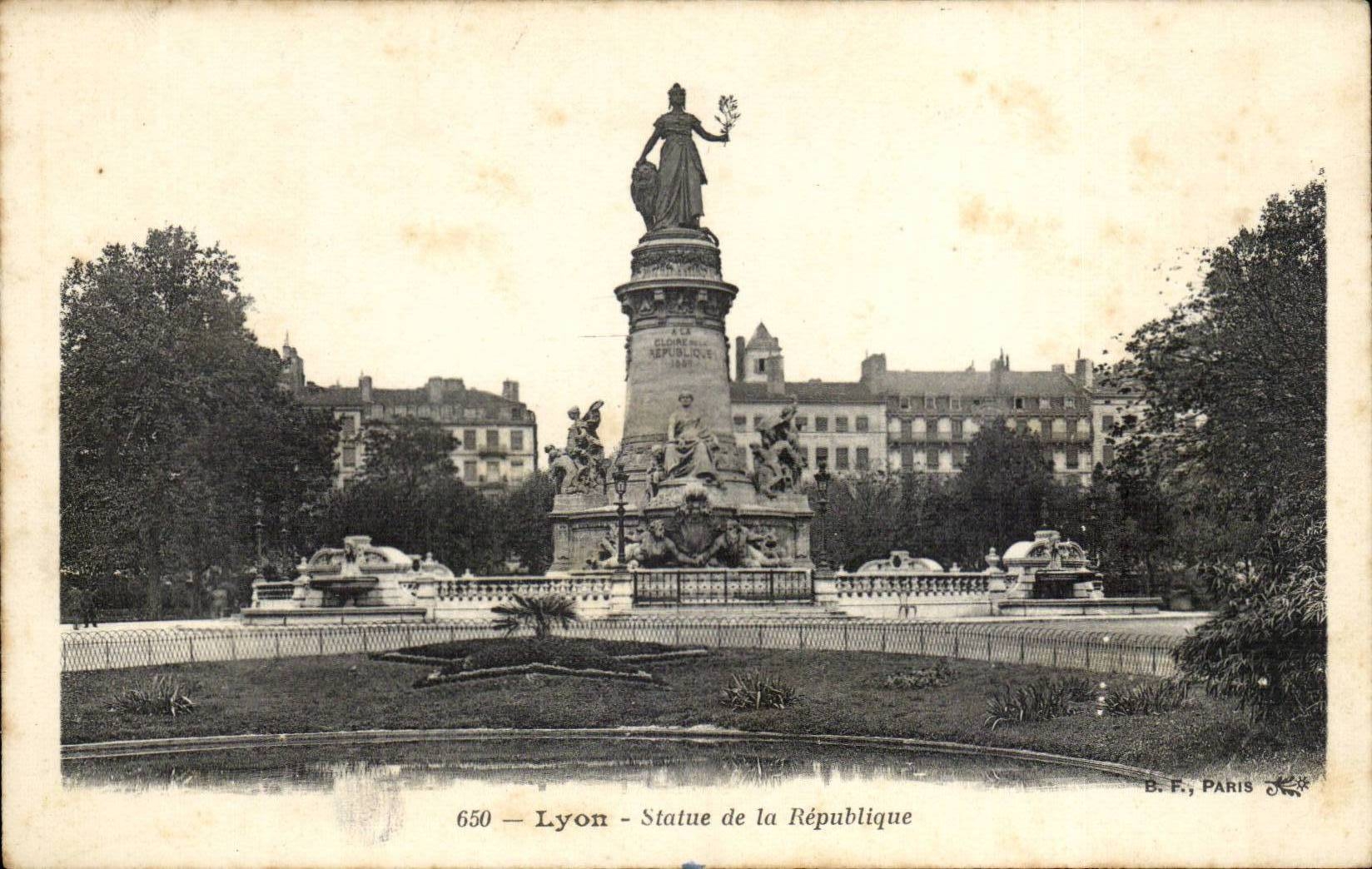 Lyon - Statue der Republik - CPA