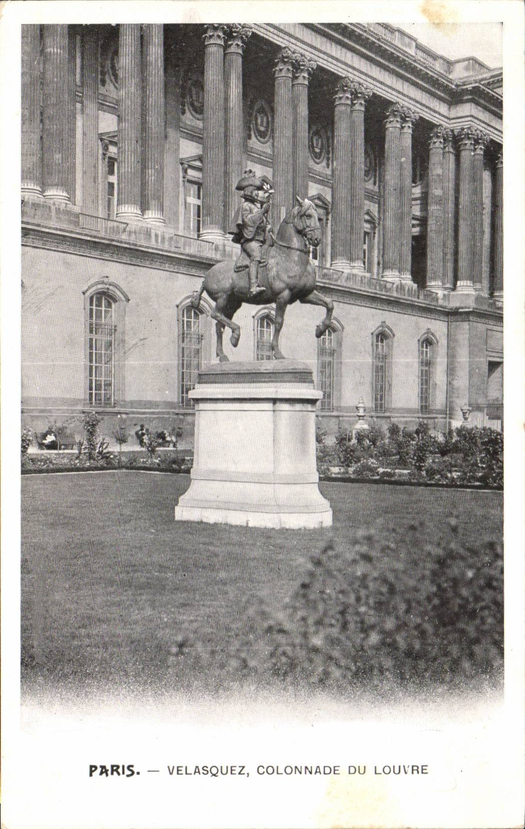 Paris CPA Velasquez Colonnade du Louvre