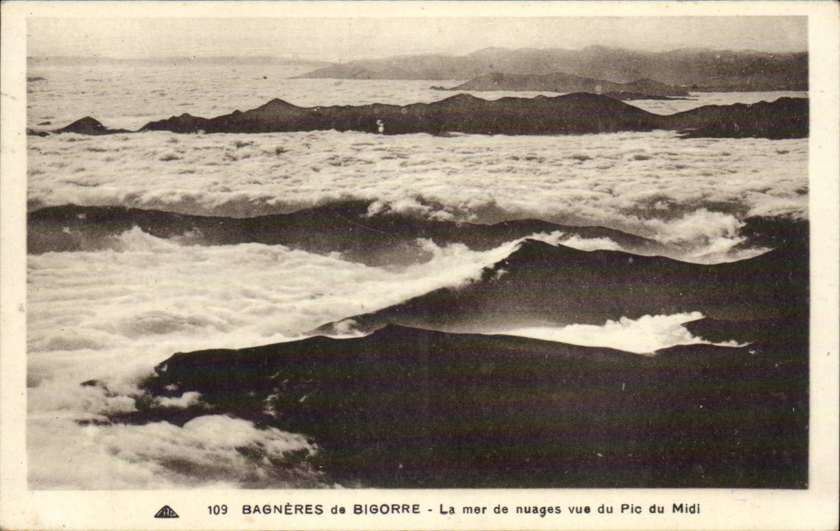 Bagnerres de Bigorre CPA sea of clouds seen of the peak of the South