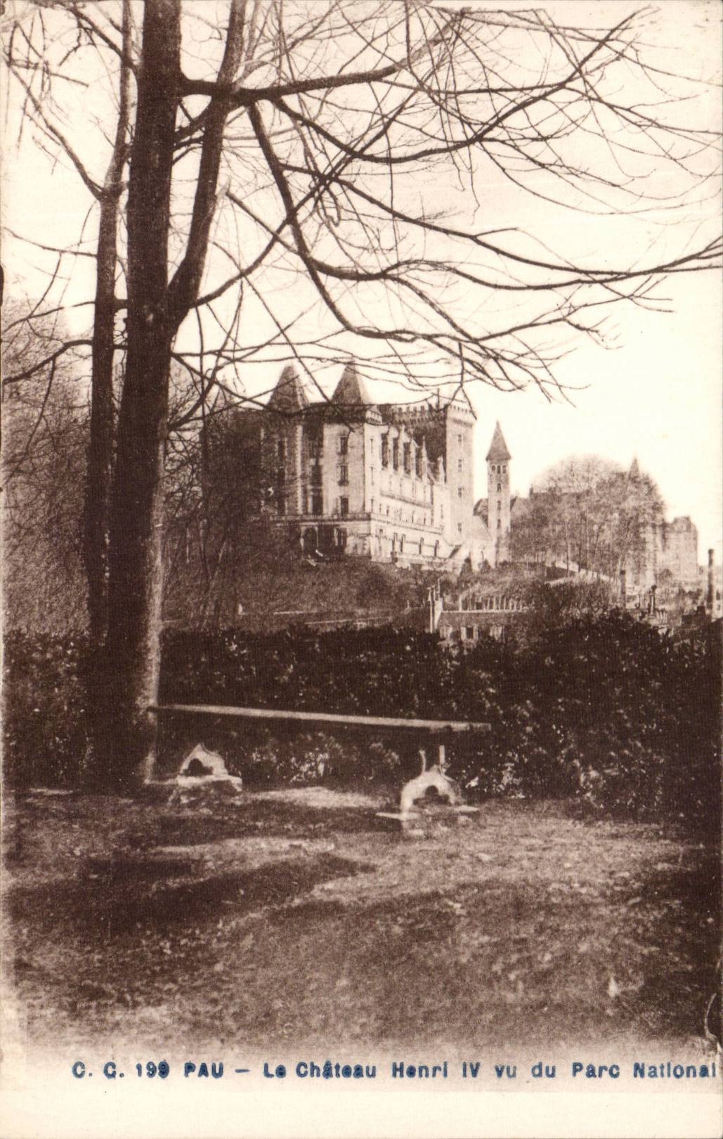 CPA Pau das Schloss Henri IV gesehen vom Nationalpark