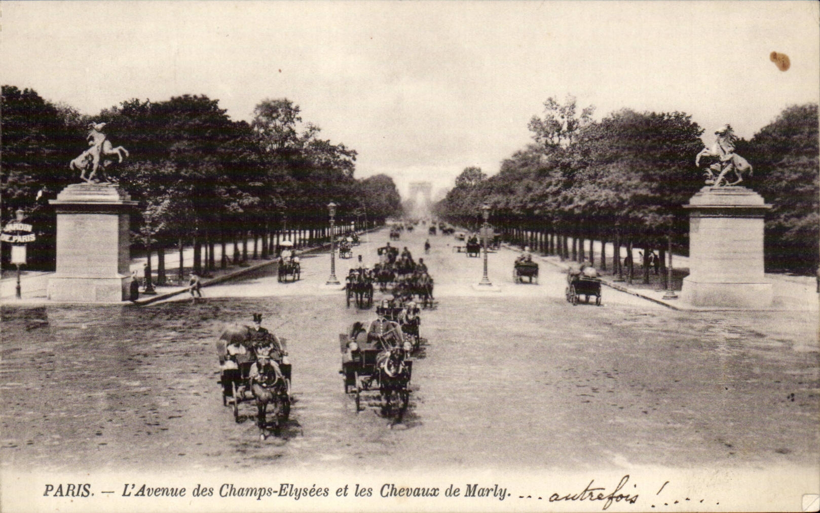 Paris CPA Which occurred of the Champs Elysees and the horses of Marly