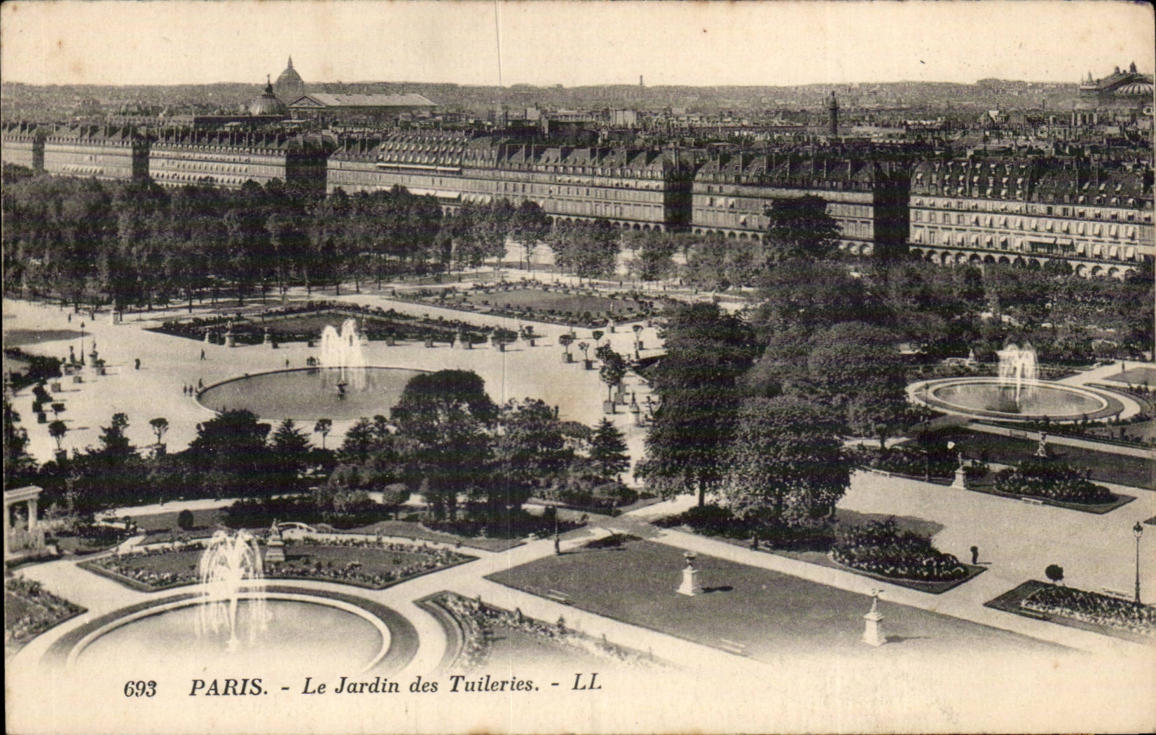 Paris CPA Le jardin des Tuileries