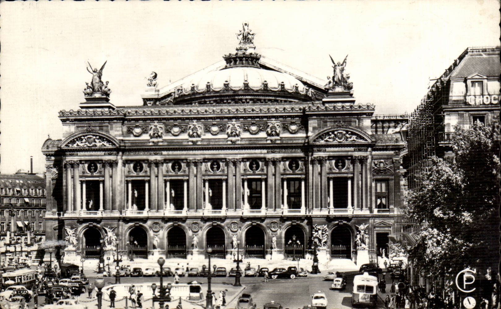 Paris CPM la place et le theatre de l'opera