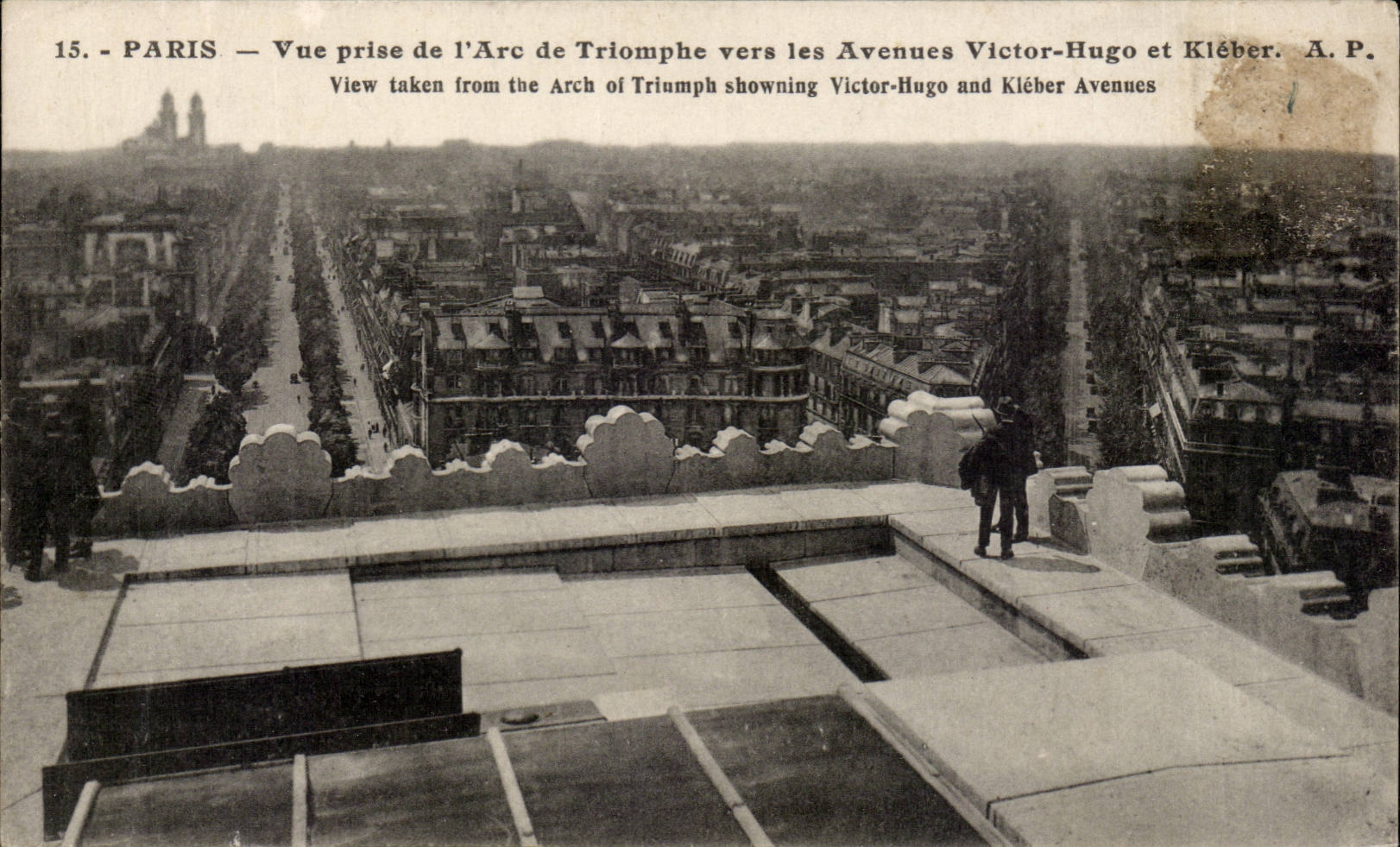Paris CPA Seen from of Arc de Triomphe towards the avenues Victor Hugo and Kleber