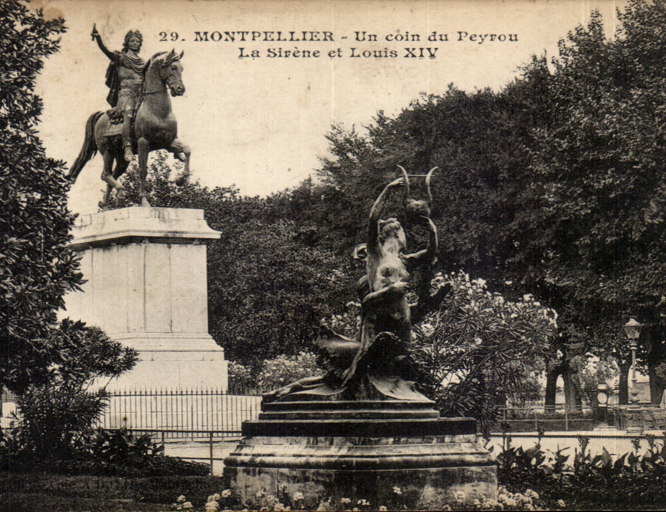 CPA Montpellier Un coin du peyrou La sirene et Louis XIV