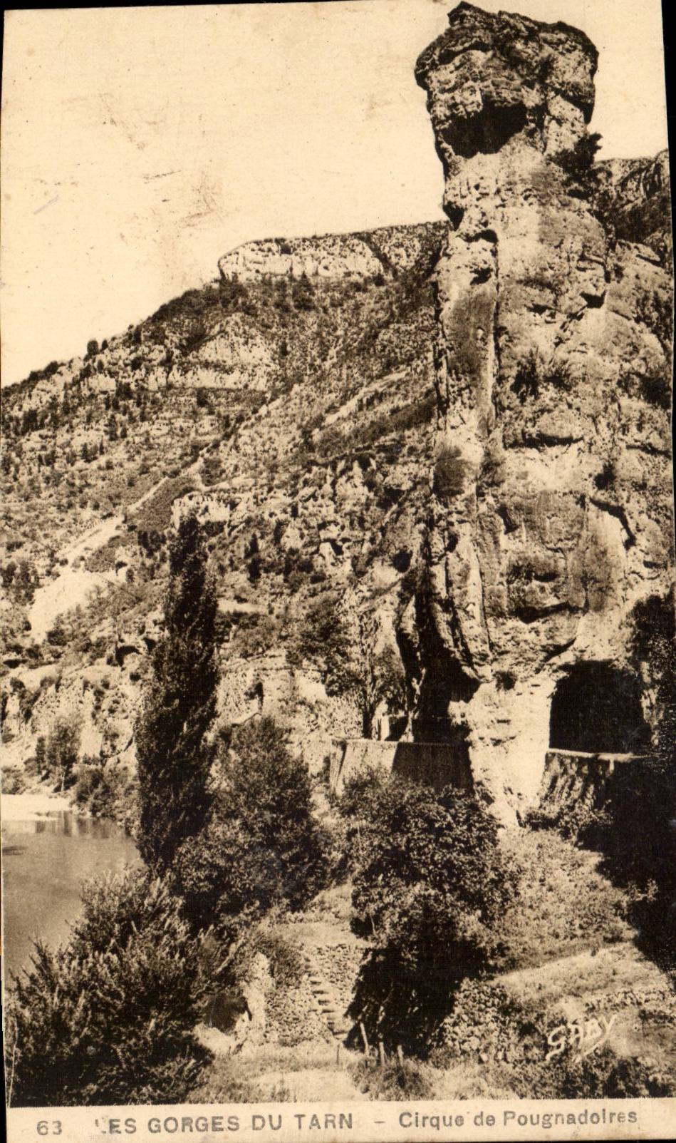 Cornices CPA Circus of Pougnadoires